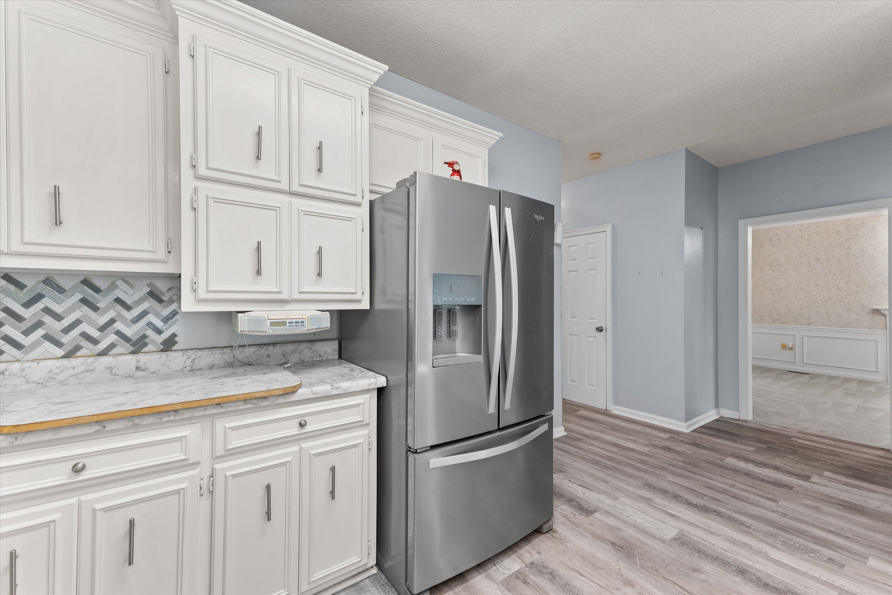 930 DEERCREST Circle