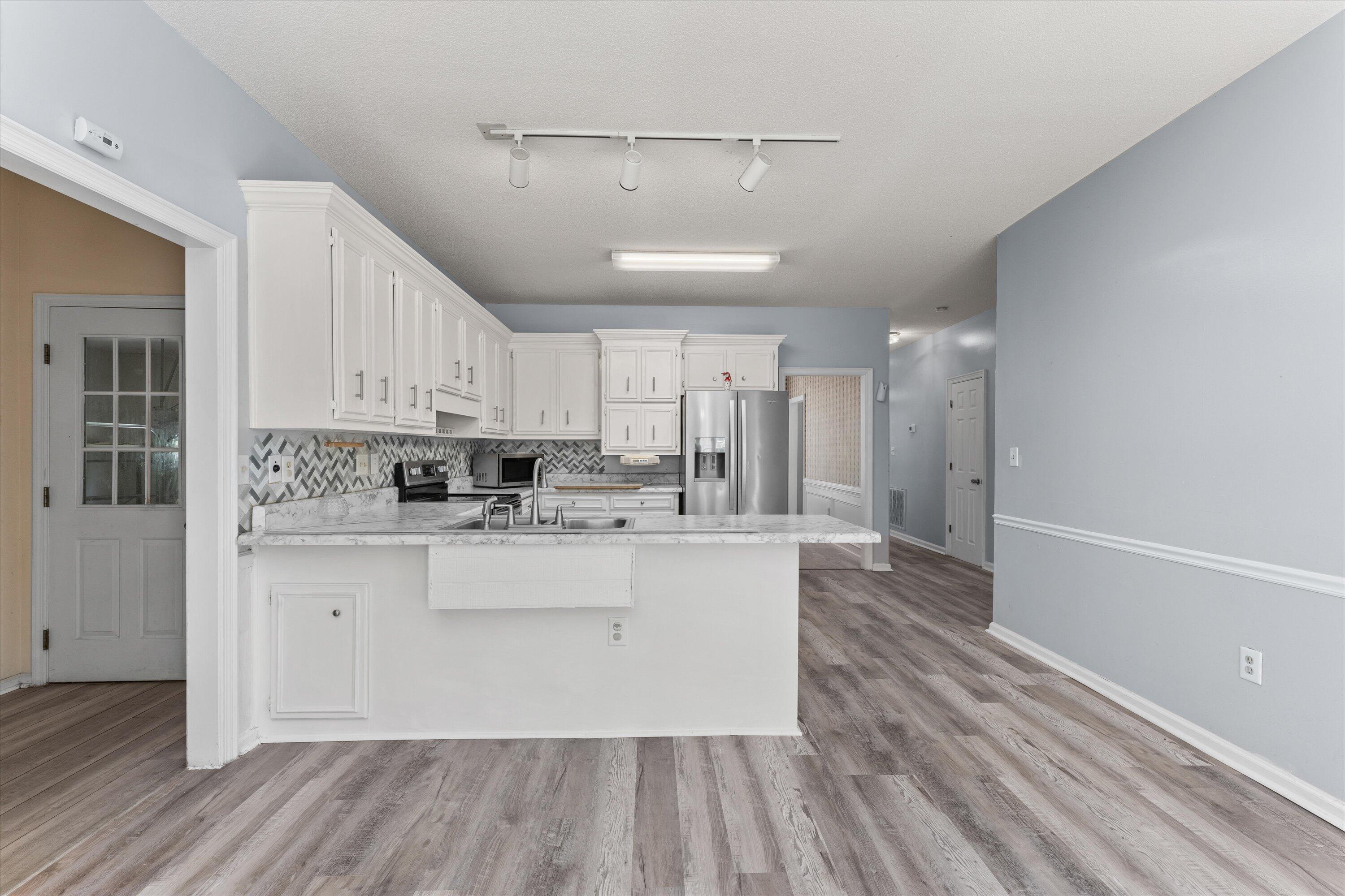 930 DEERCREST Circle