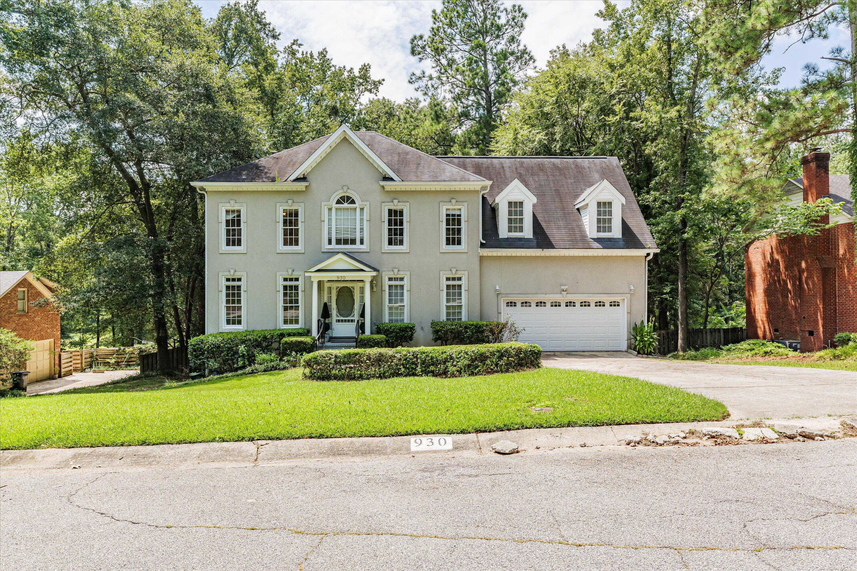 930 DEERCREST Circle