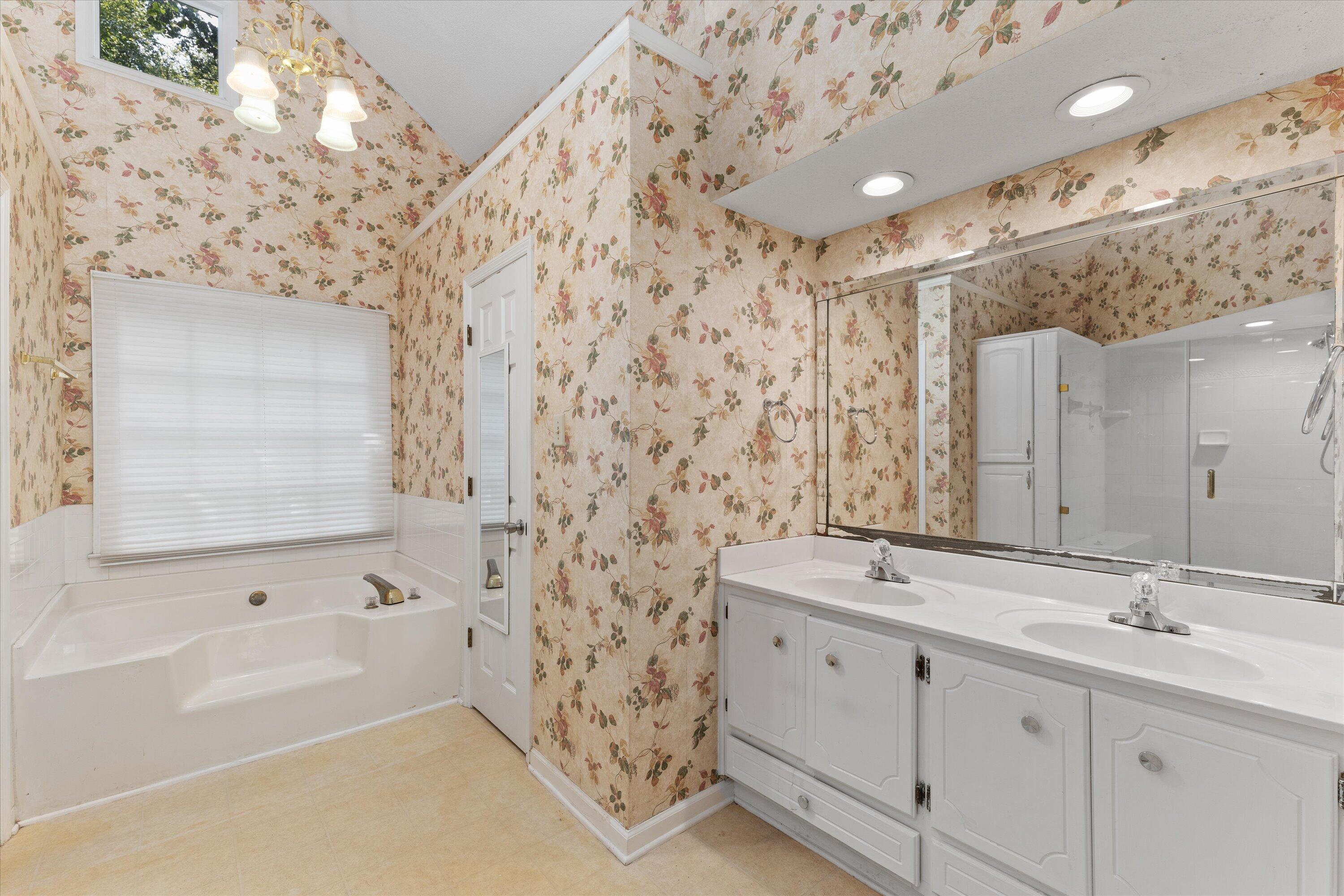 930 DEERCREST Circle