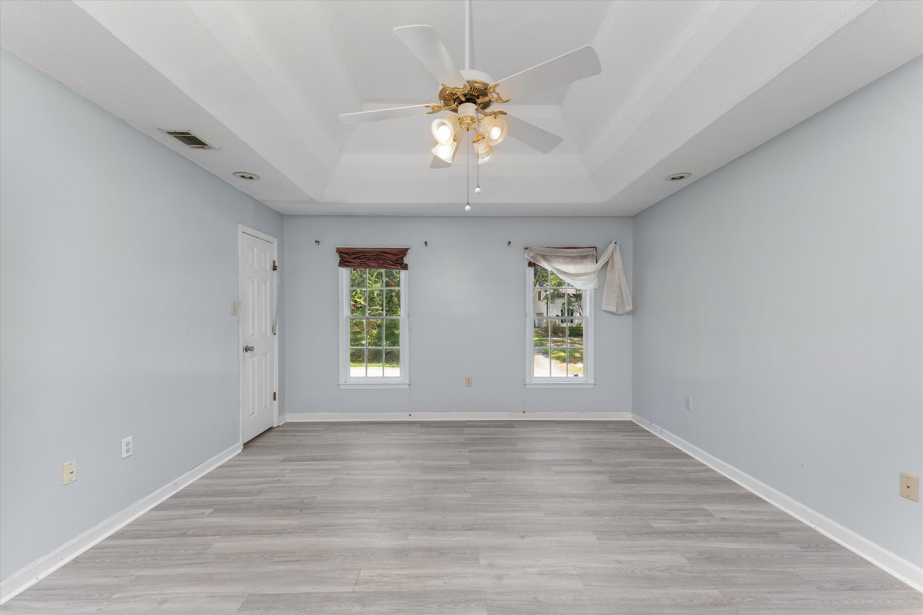 930 DEERCREST Circle