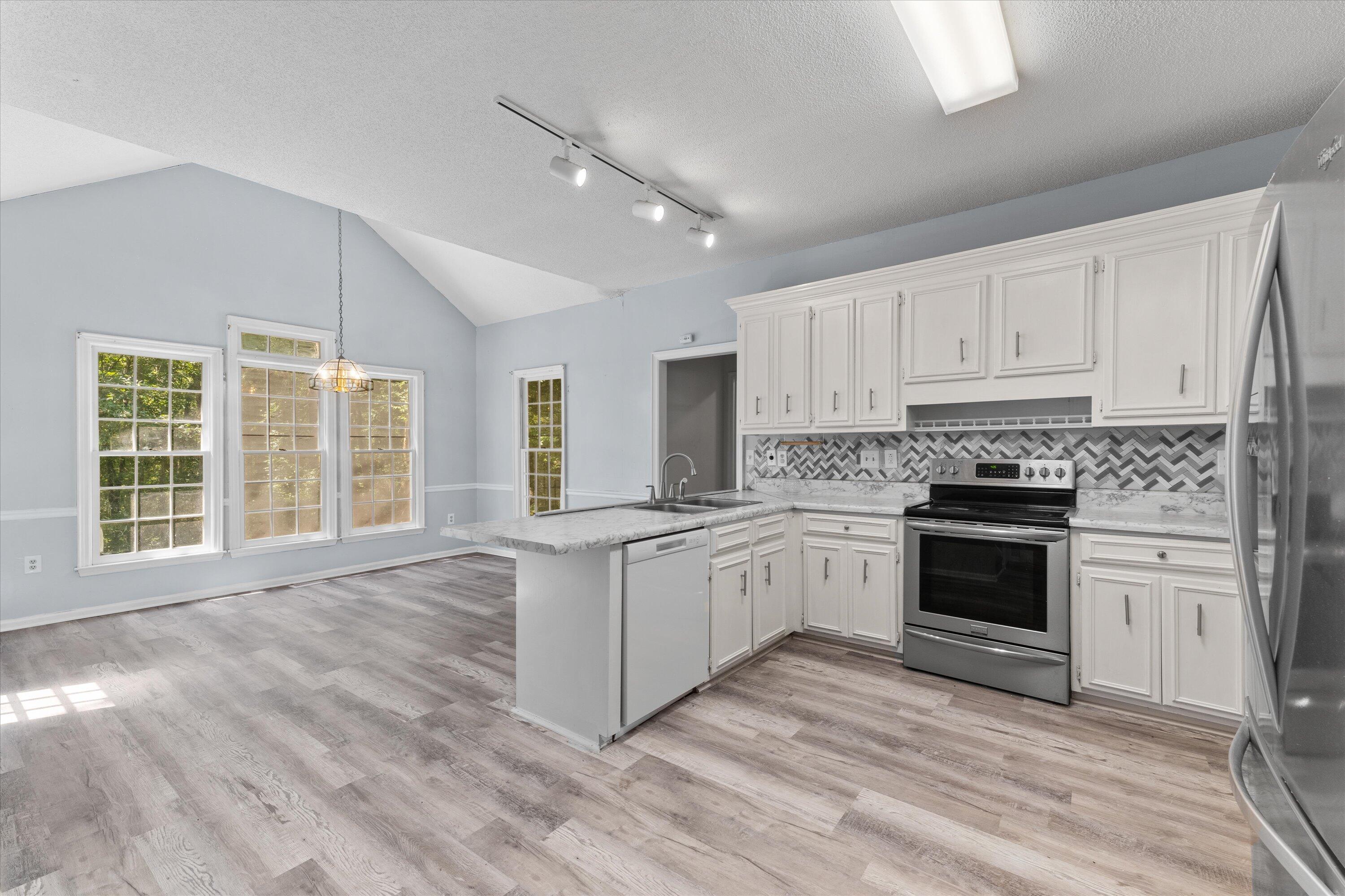 930 DEERCREST Circle