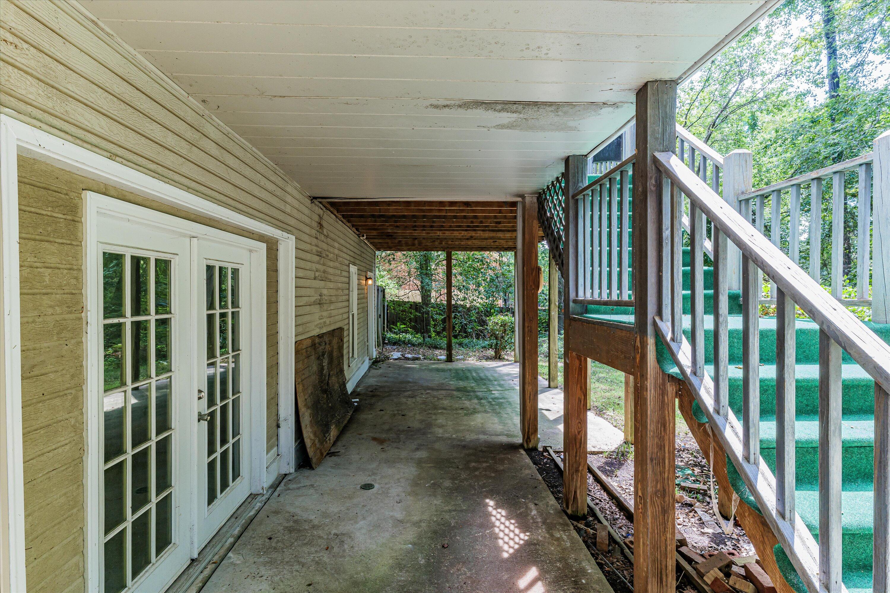 930 DEERCREST Circle