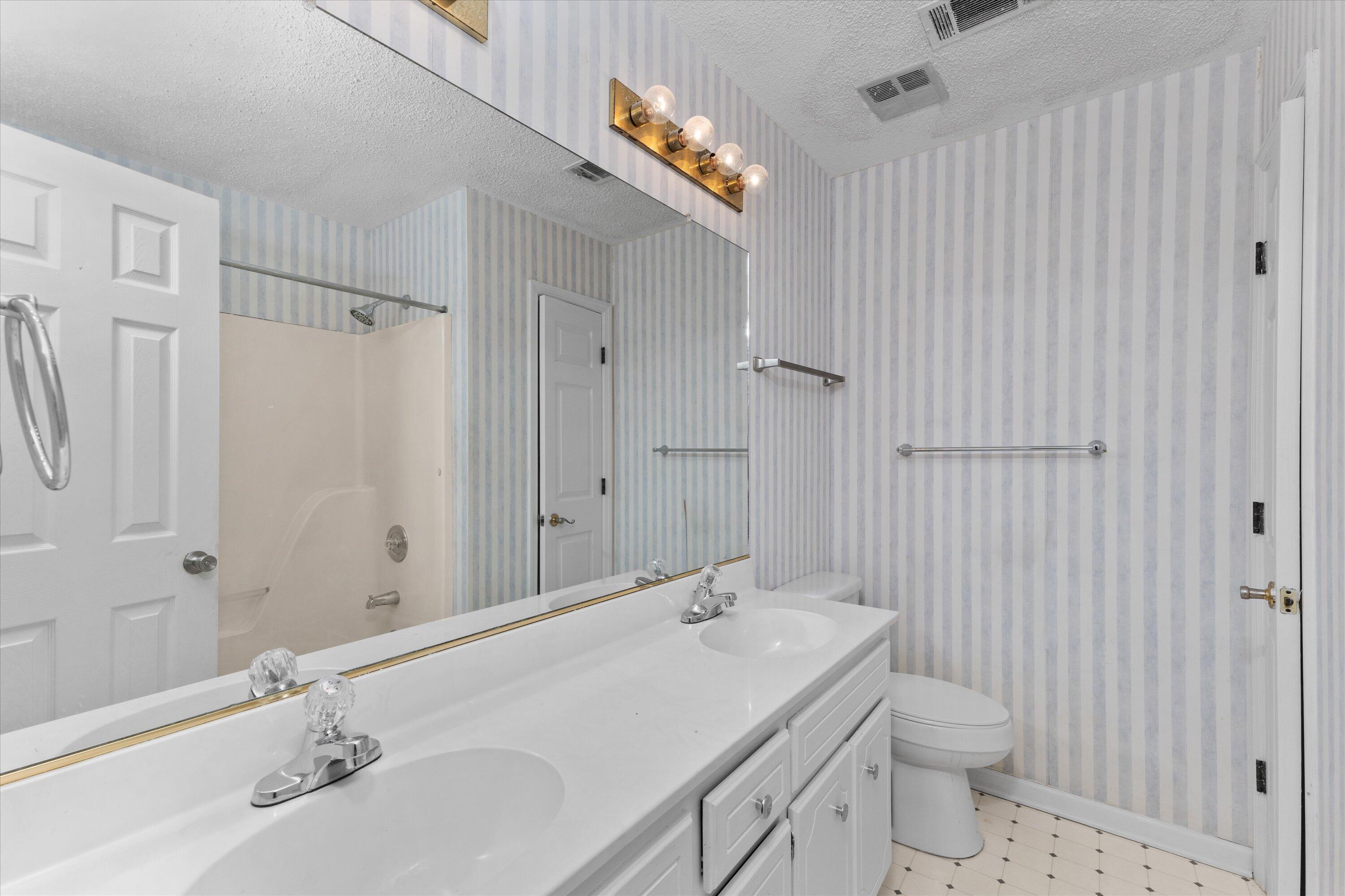 930 DEERCREST Circle