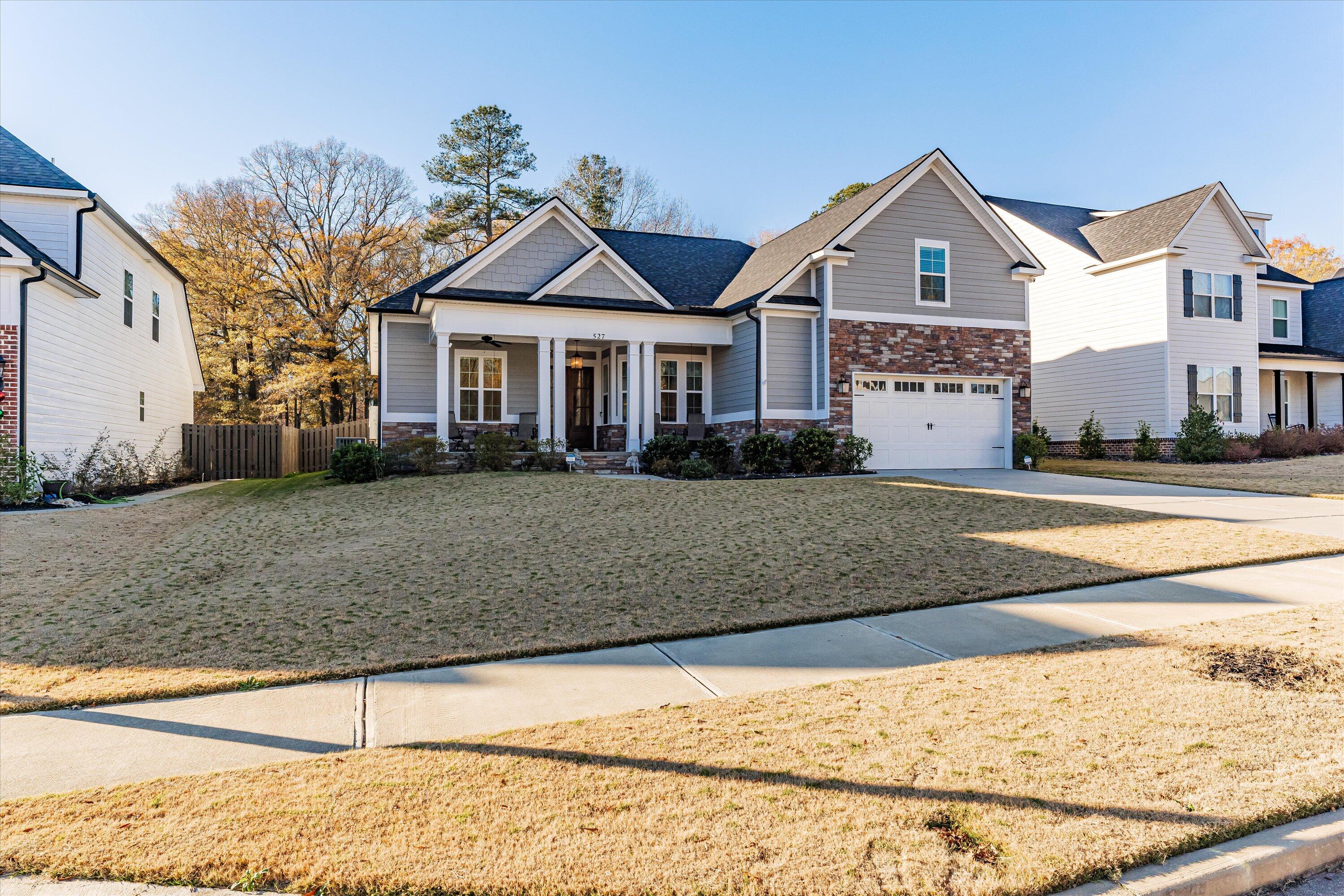 527 RIVER OAKS Lane