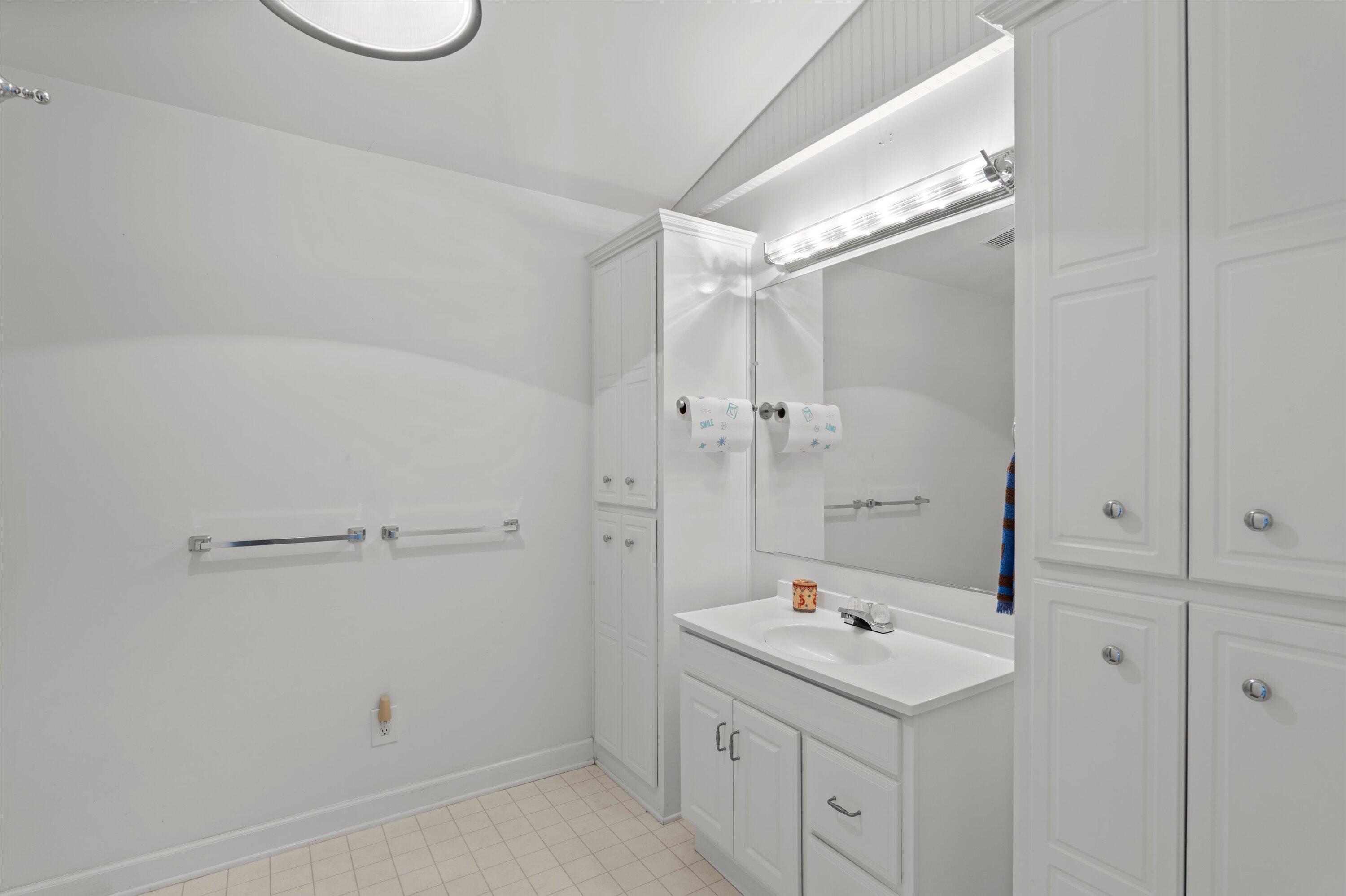 1960 WHITE ROCK Road