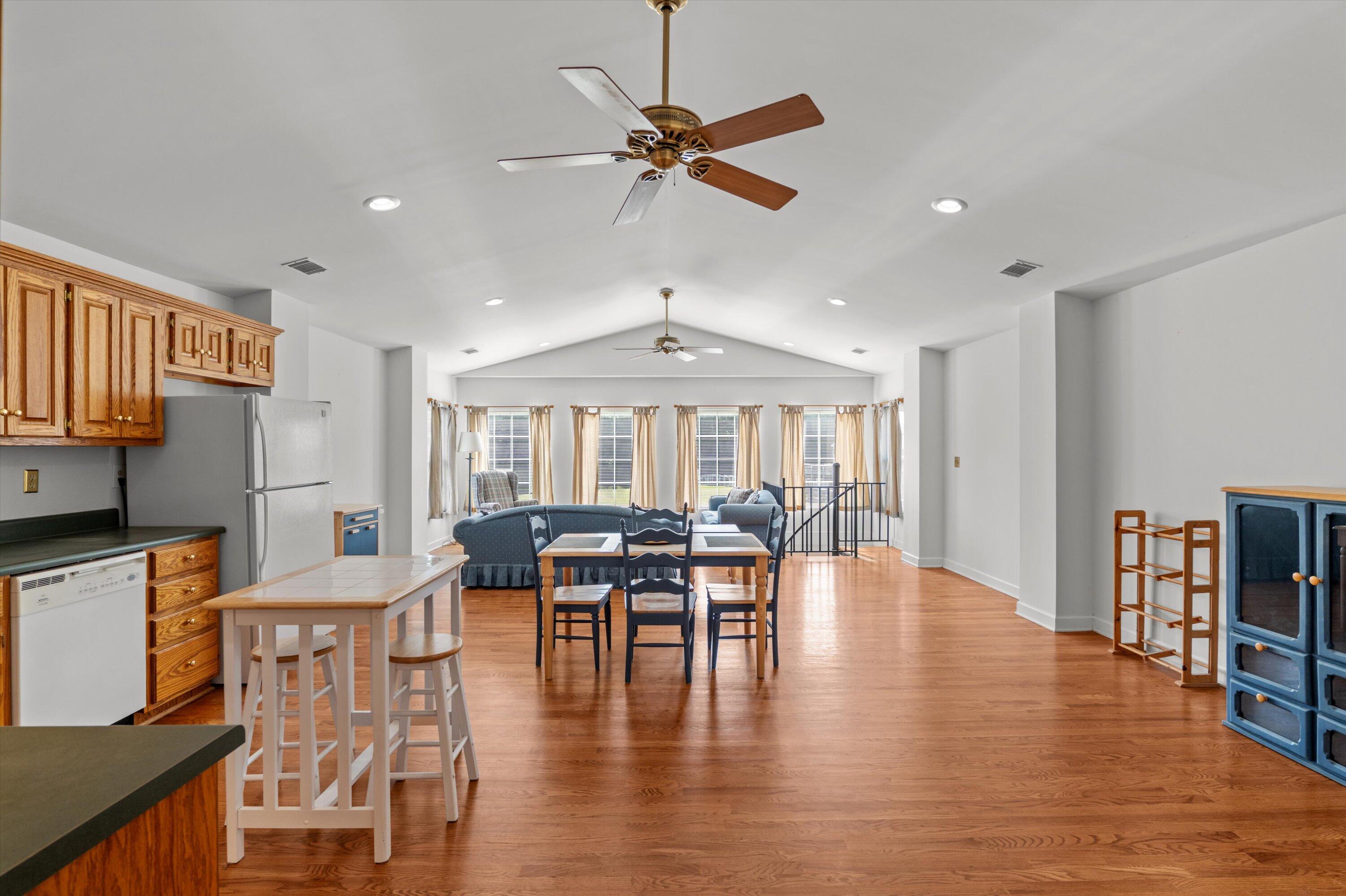 1960 WHITE ROCK Road