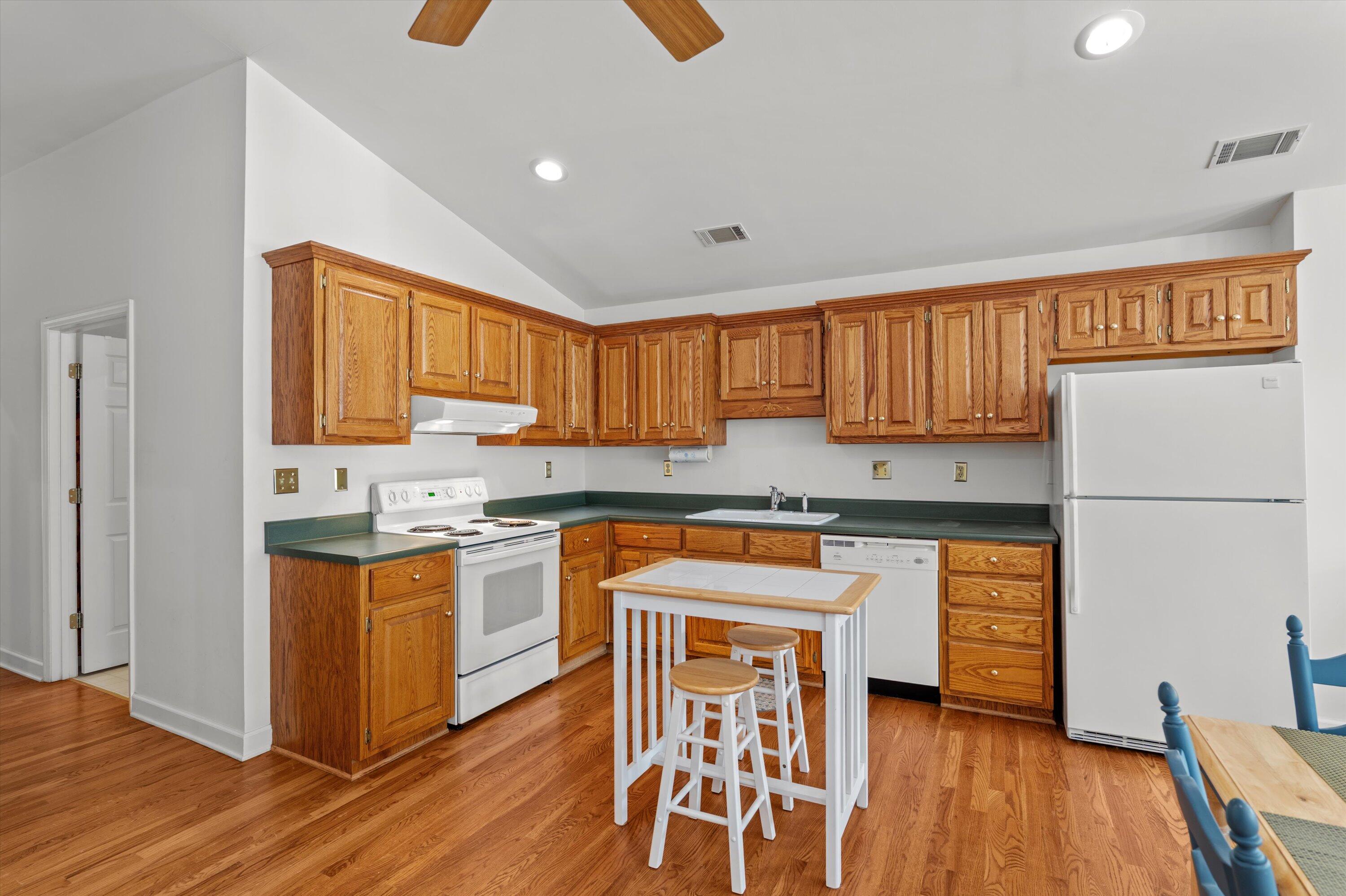 1960 WHITE ROCK Road