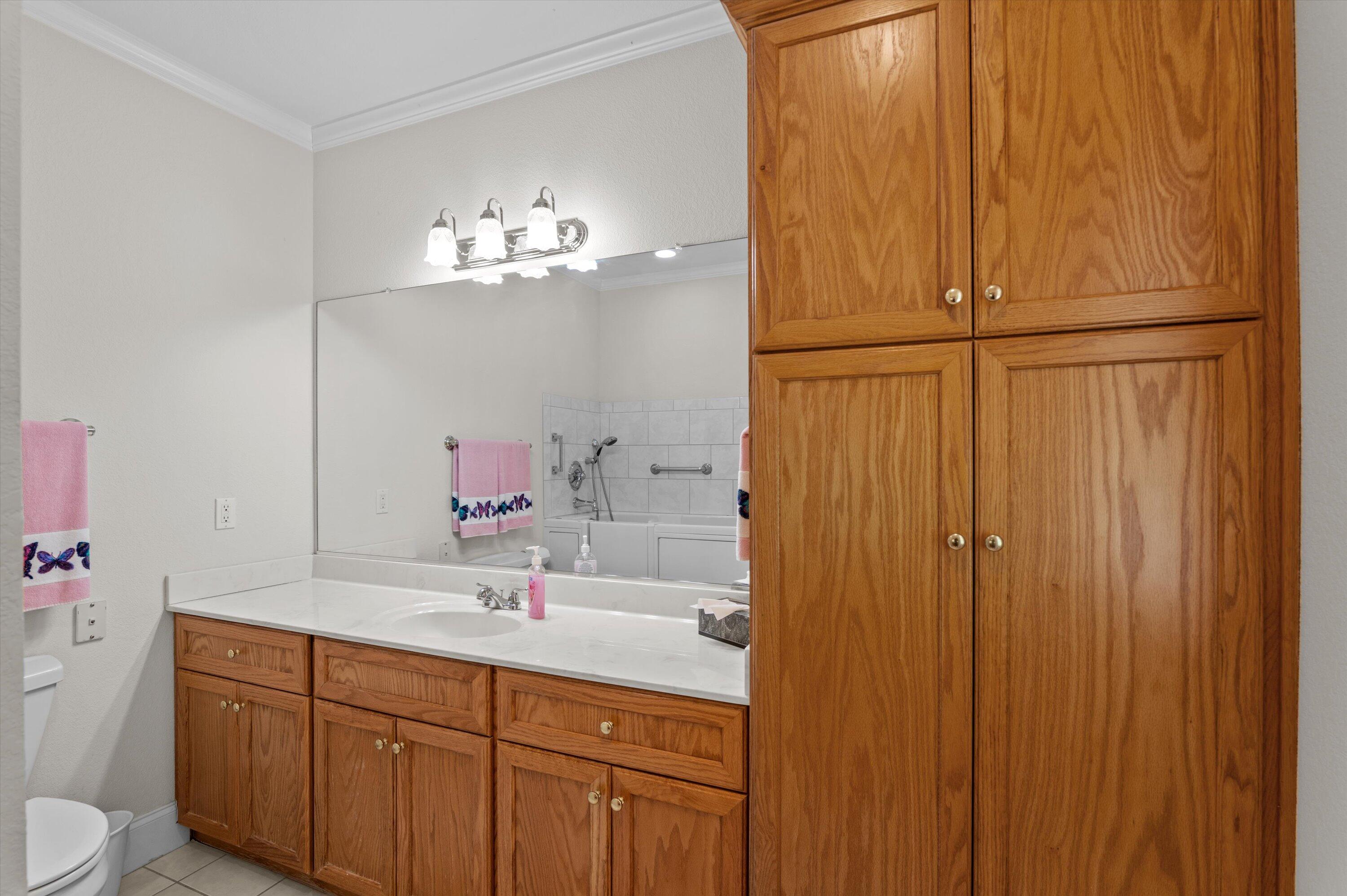 1960 WHITE ROCK Road