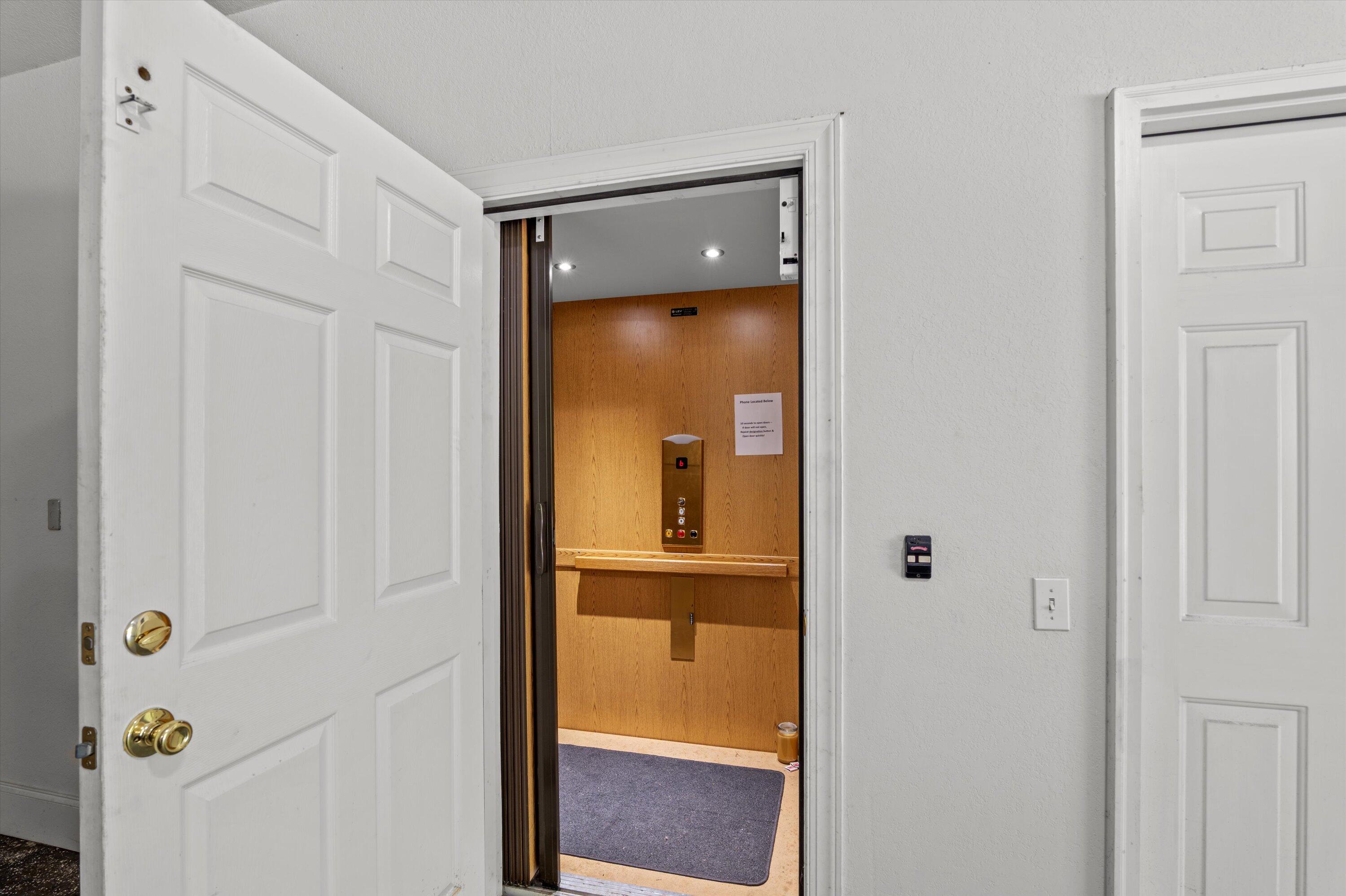 1960 WHITE ROCK Road