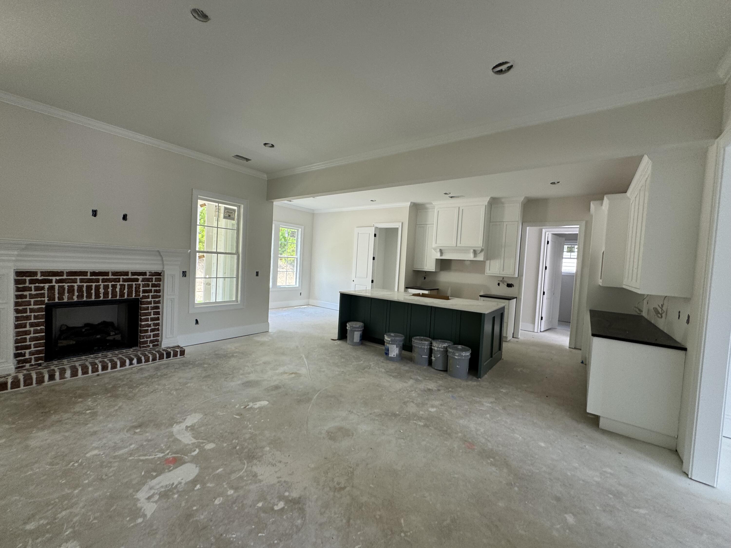 640 RIVER OAKS Lane