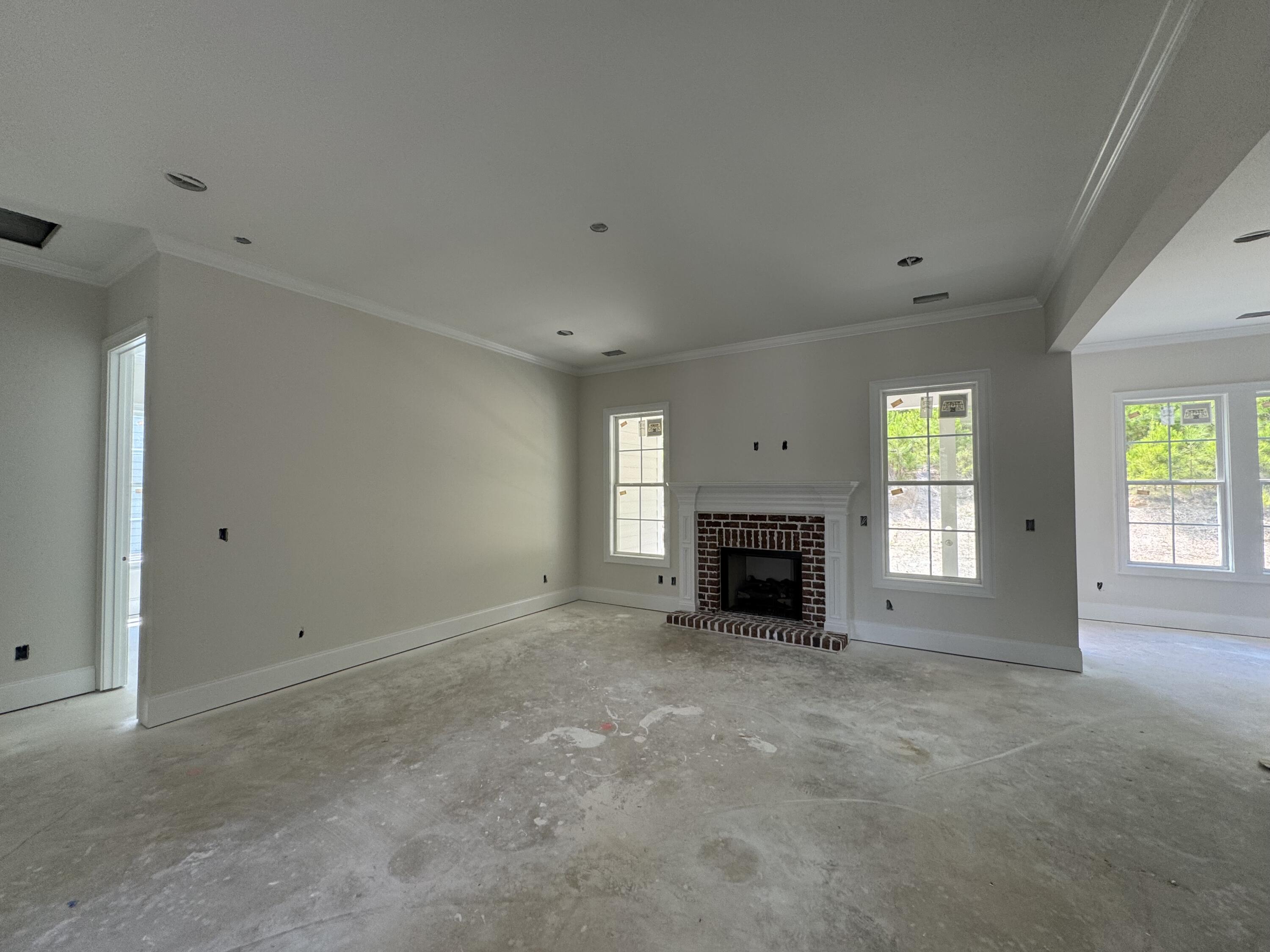 640 RIVER OAKS Lane