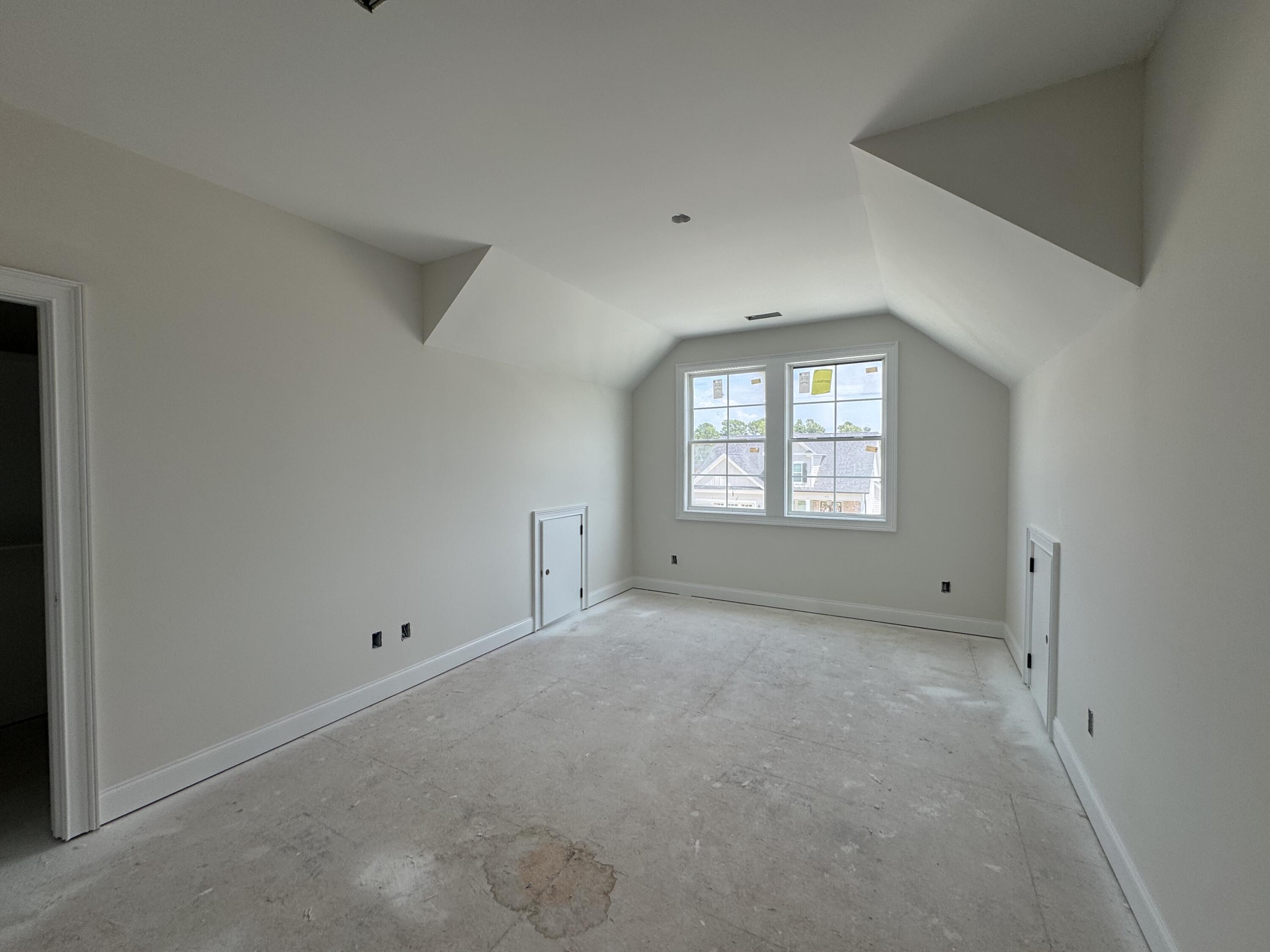 640 RIVER OAKS Lane