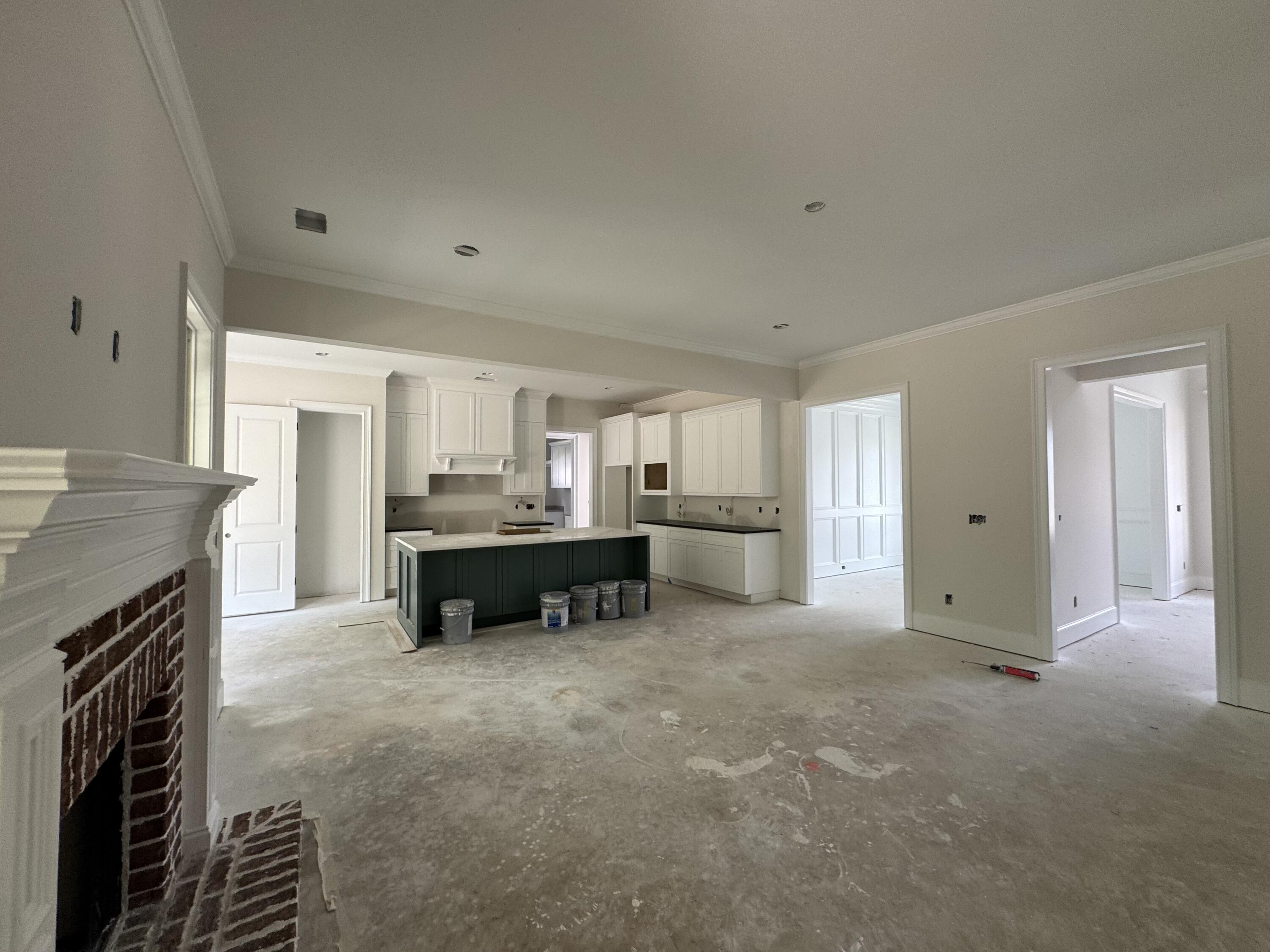 640 RIVER OAKS Lane