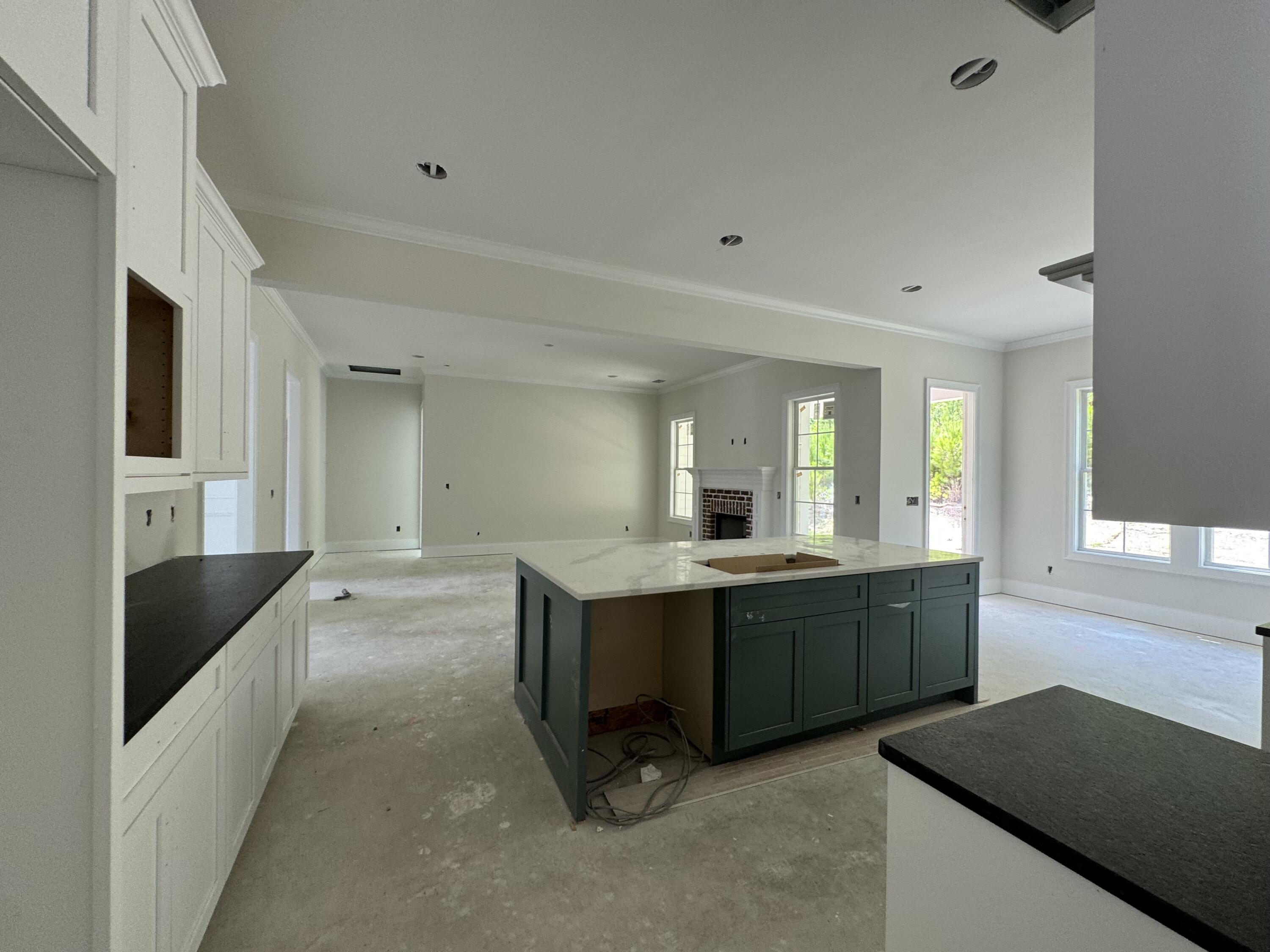 640 RIVER OAKS Lane