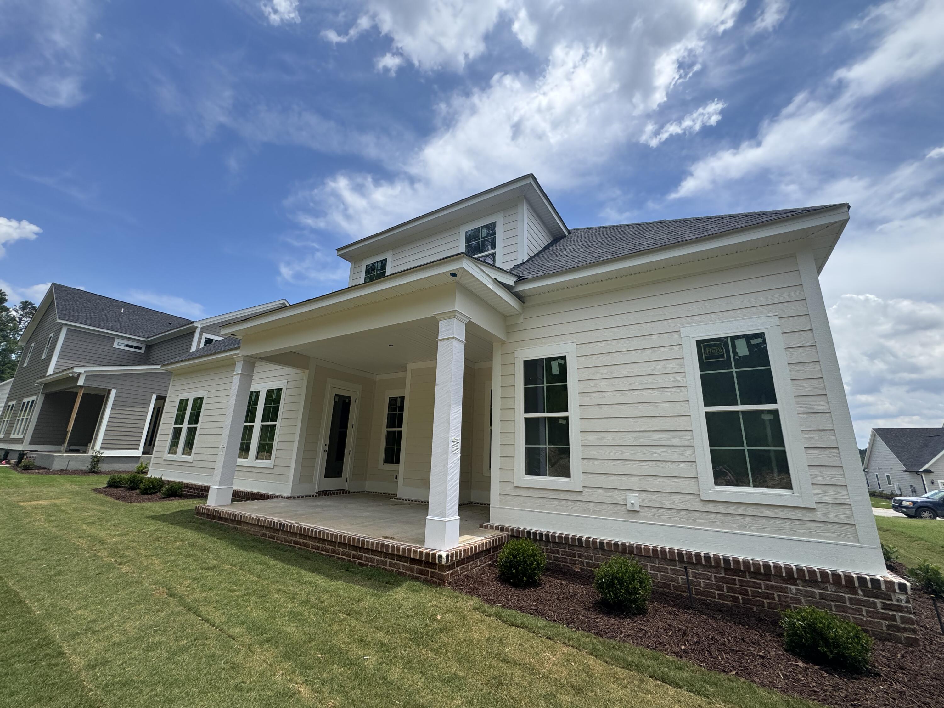 640 RIVER OAKS Lane
