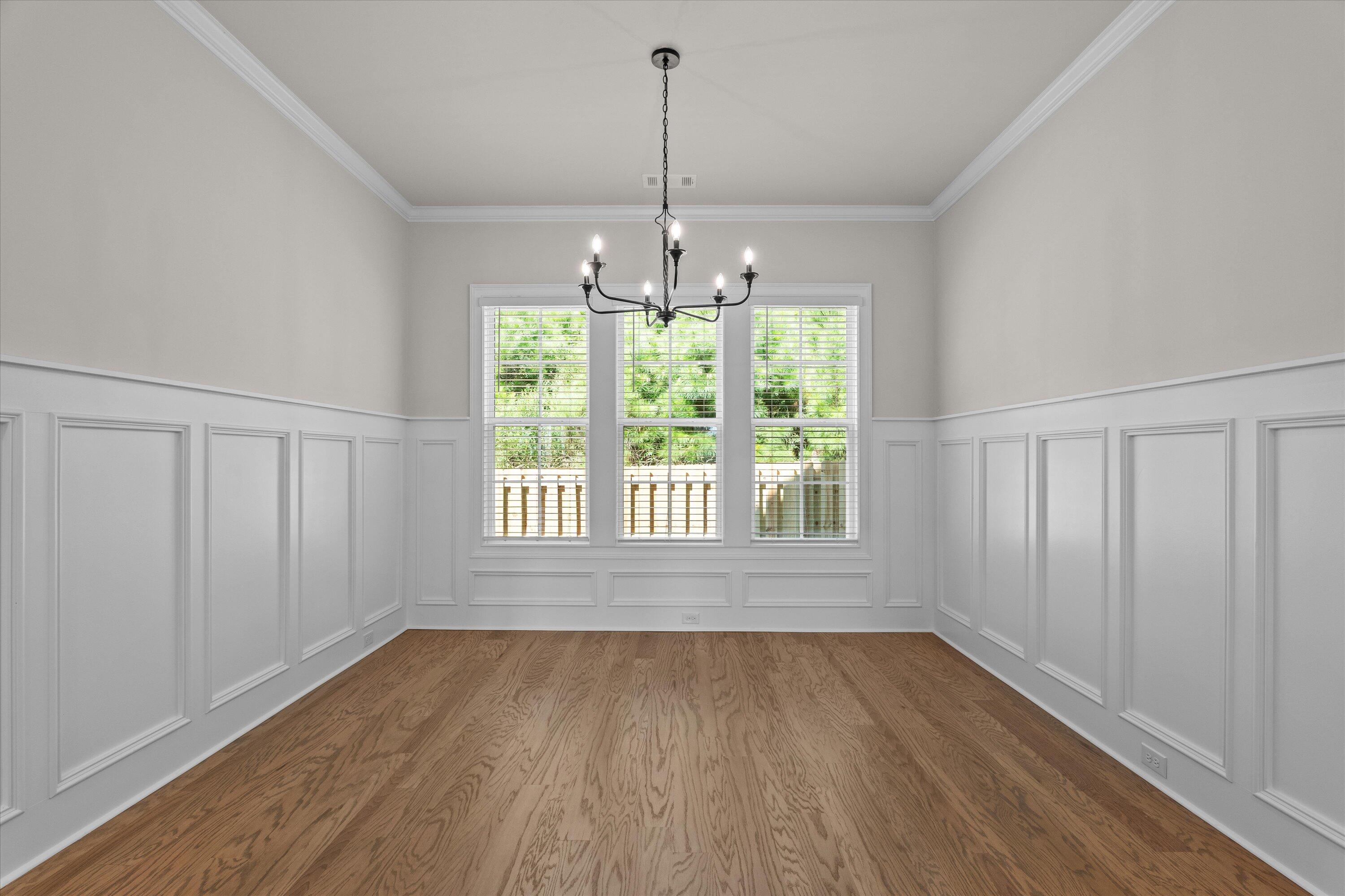 642 RIVER OAKS Lane