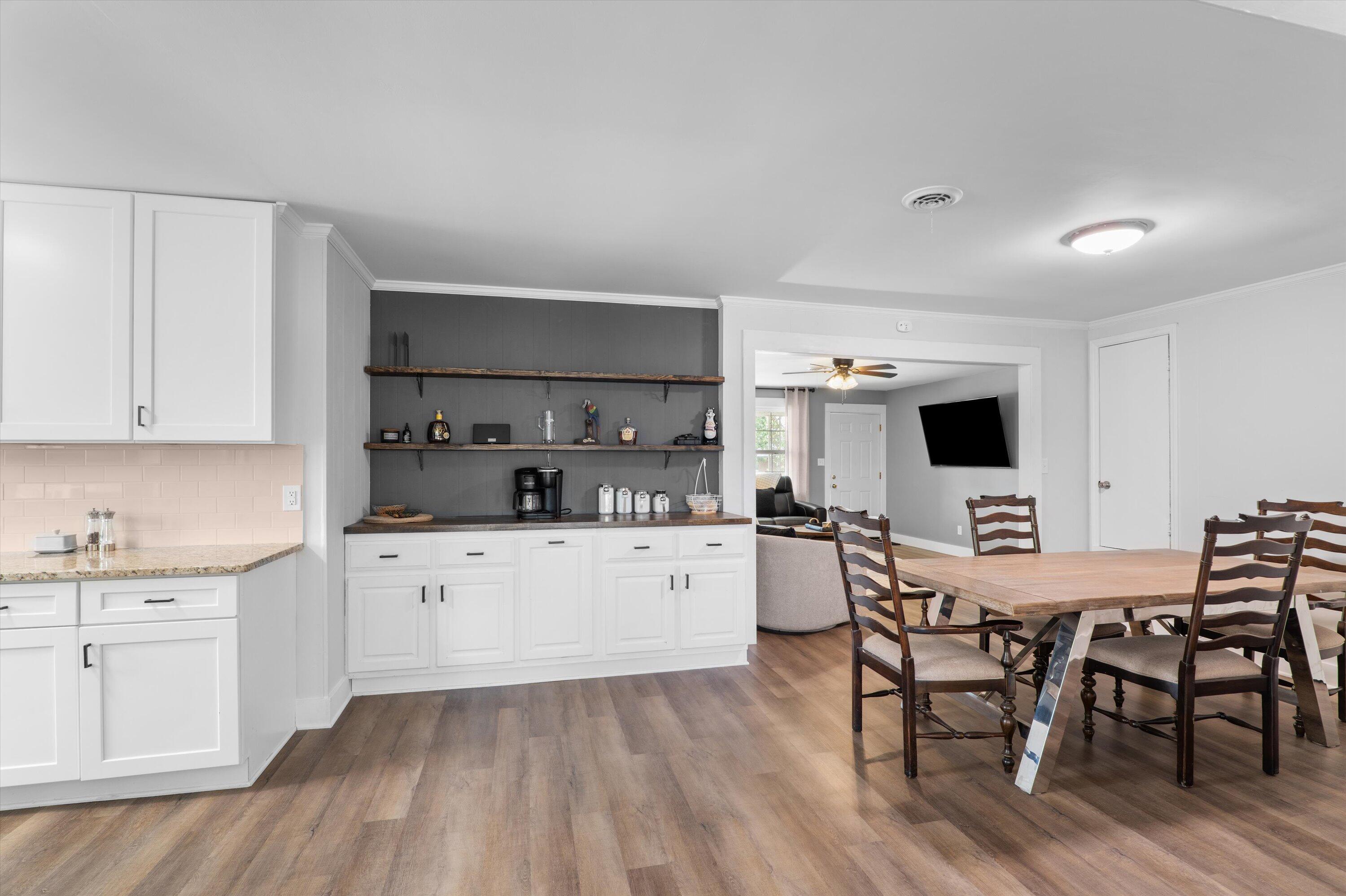 284 E WYNNGATE Drive