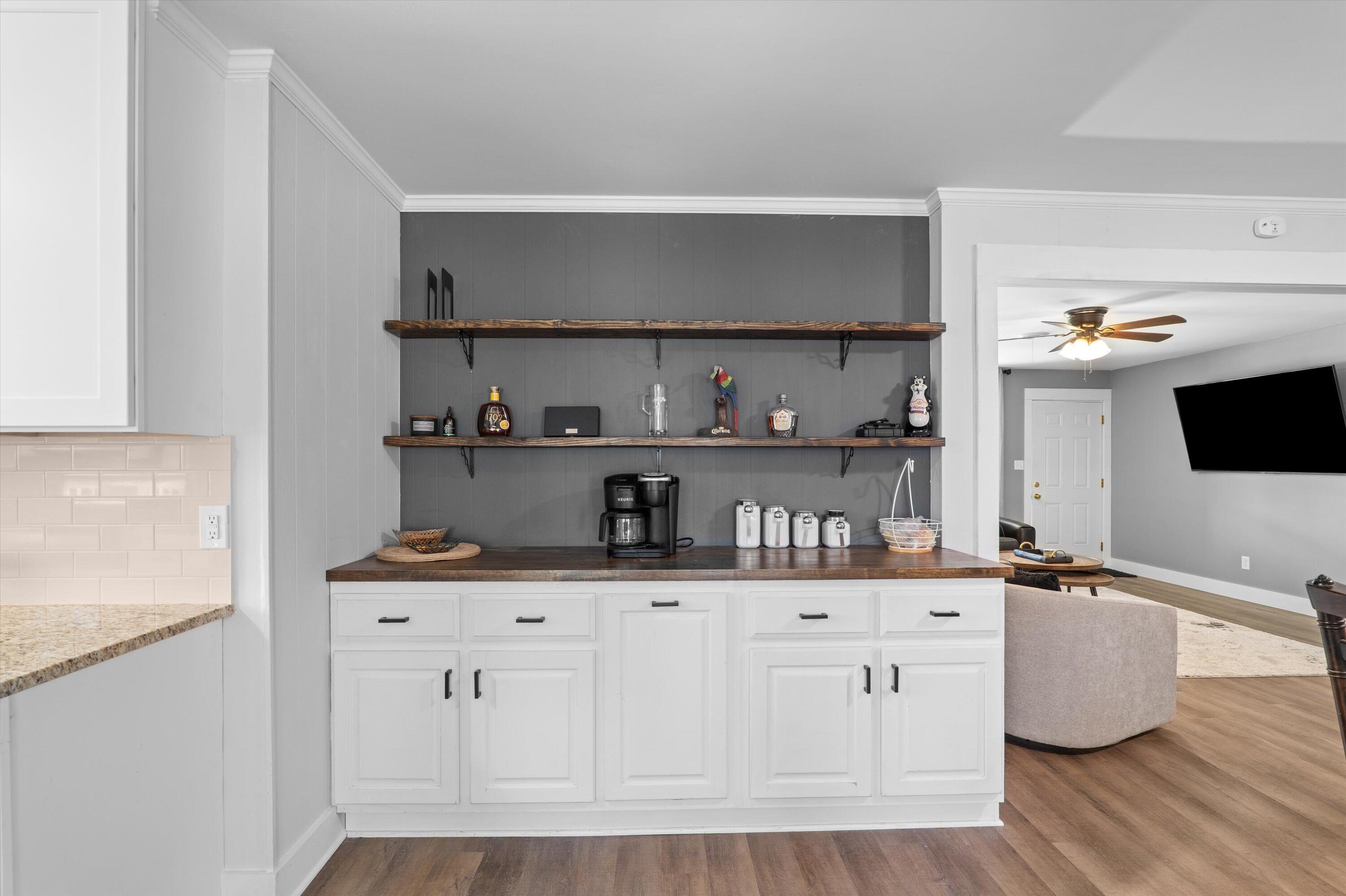 284 E WYNNGATE Drive