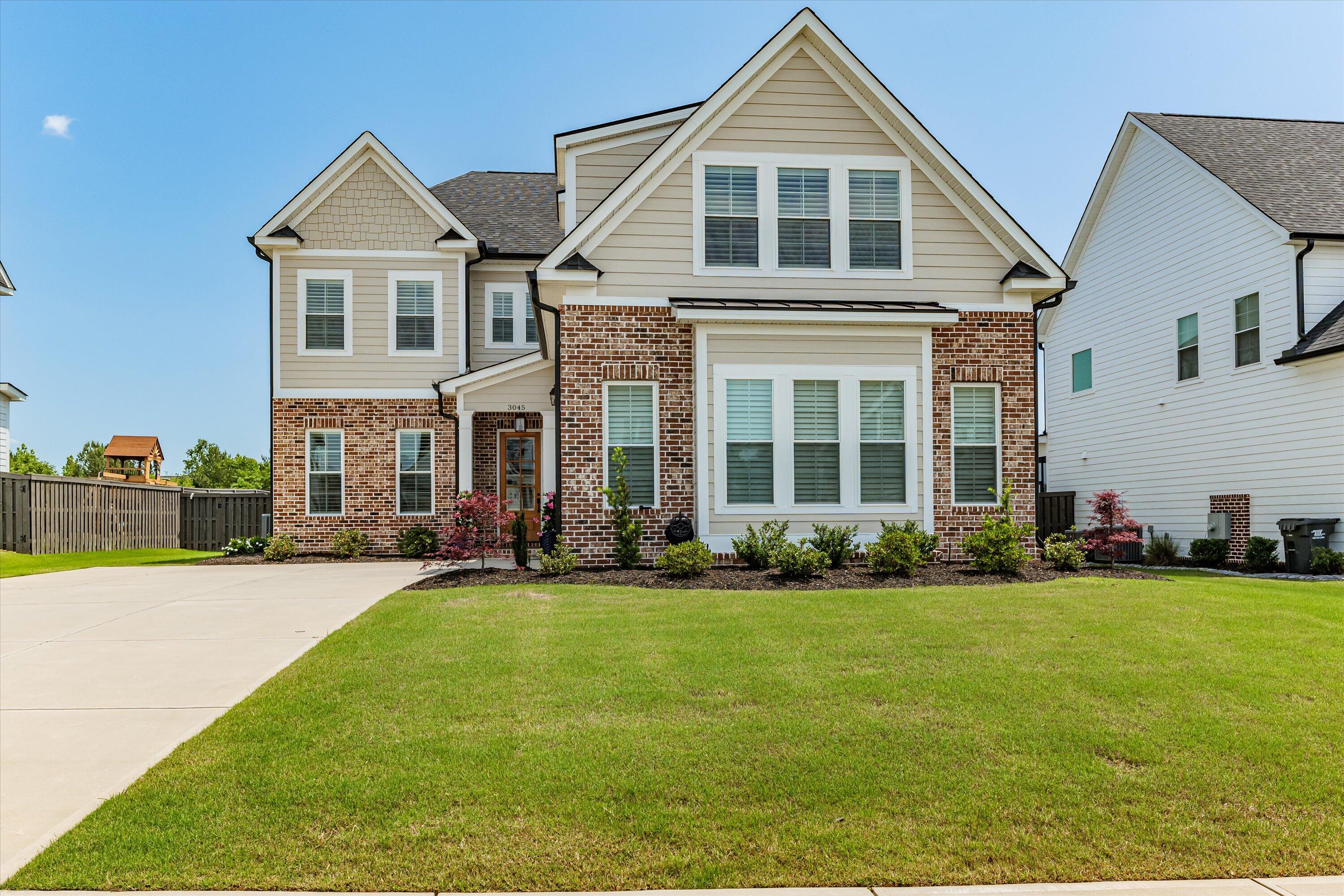 3045 Rosewood Drive