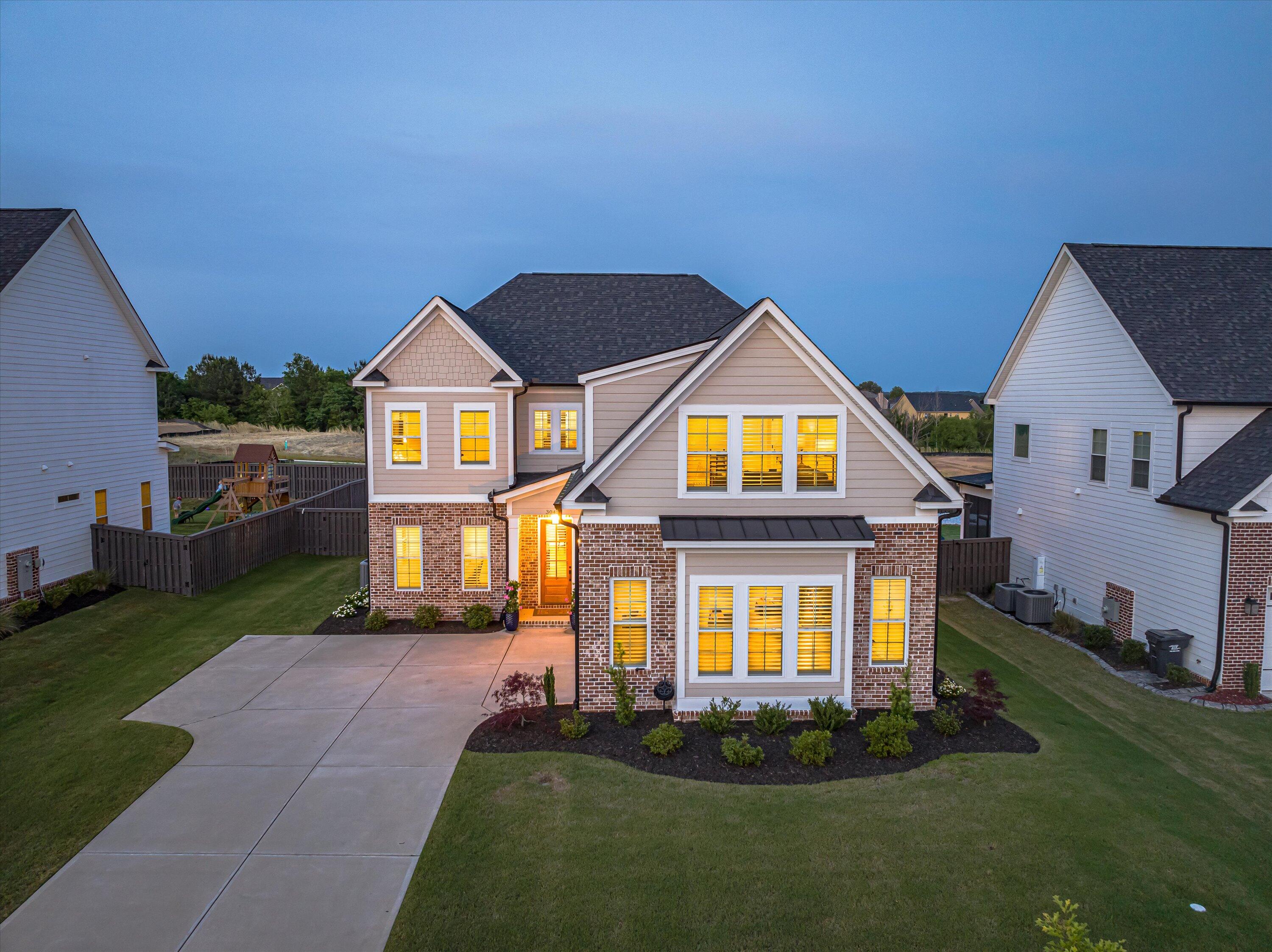 3045 Rosewood Drive