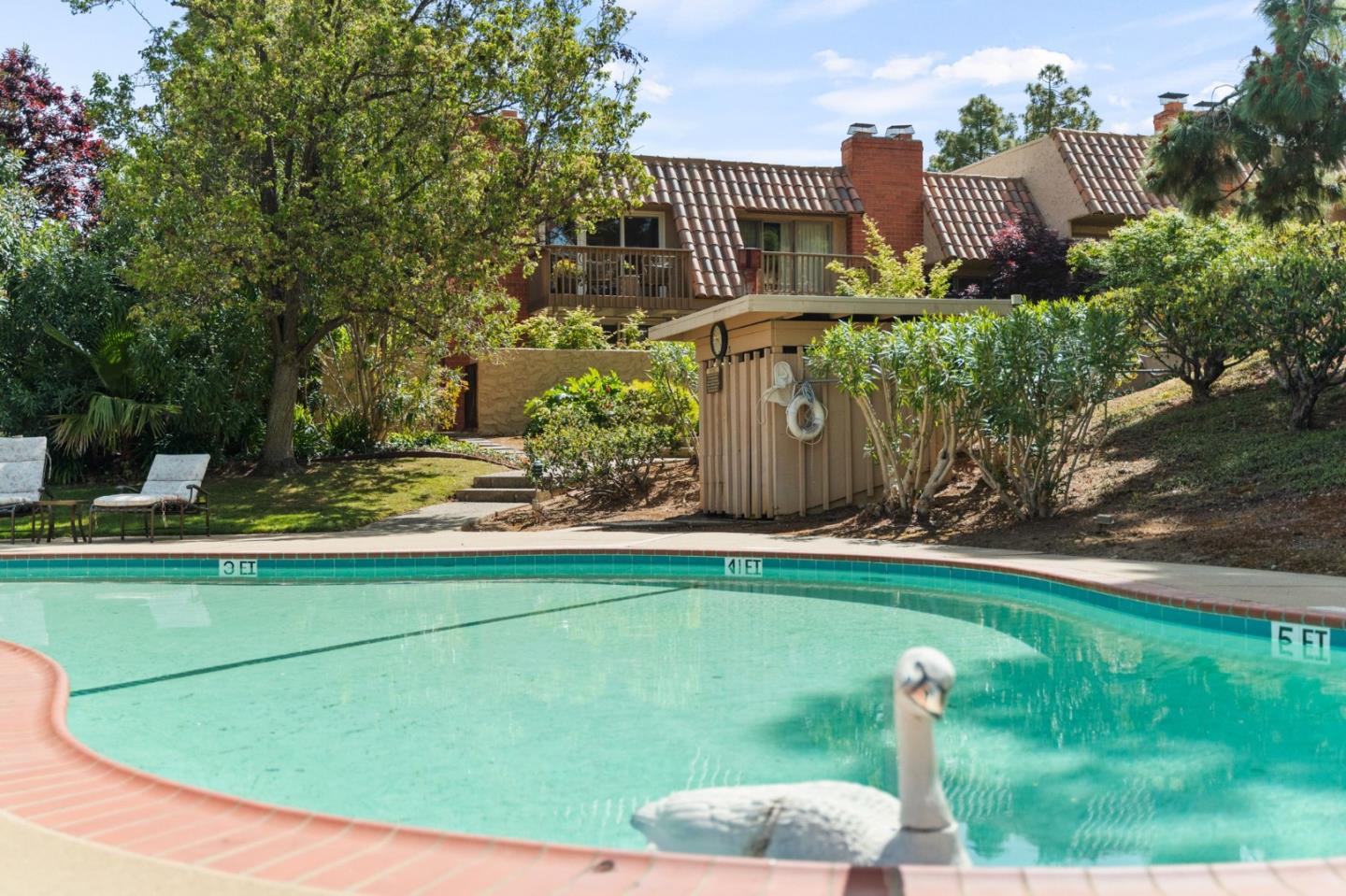 283 Casitas Bulevar