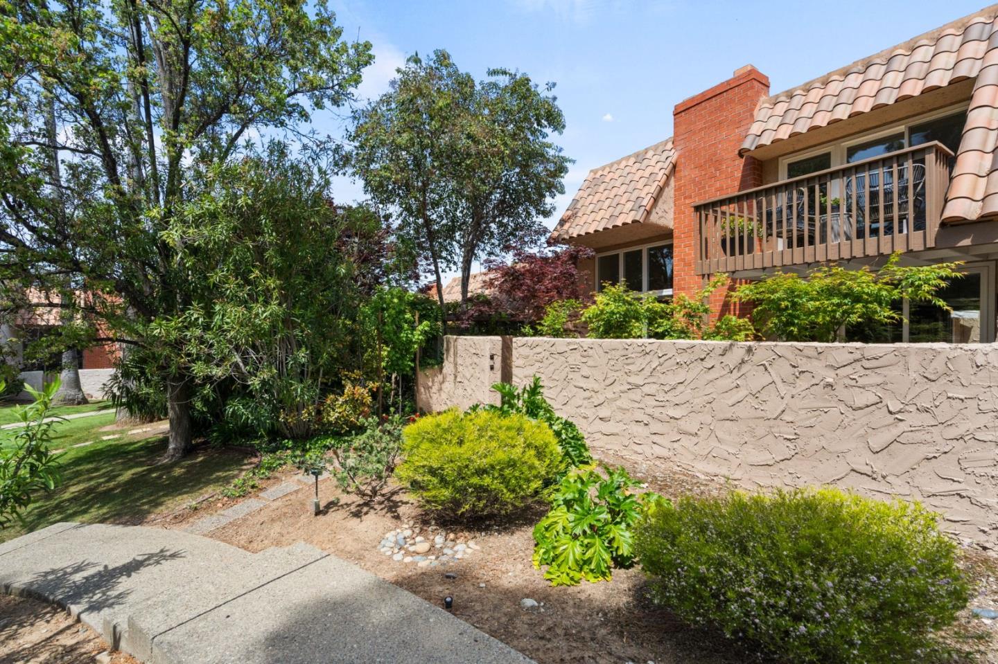 283 Casitas Bulevar