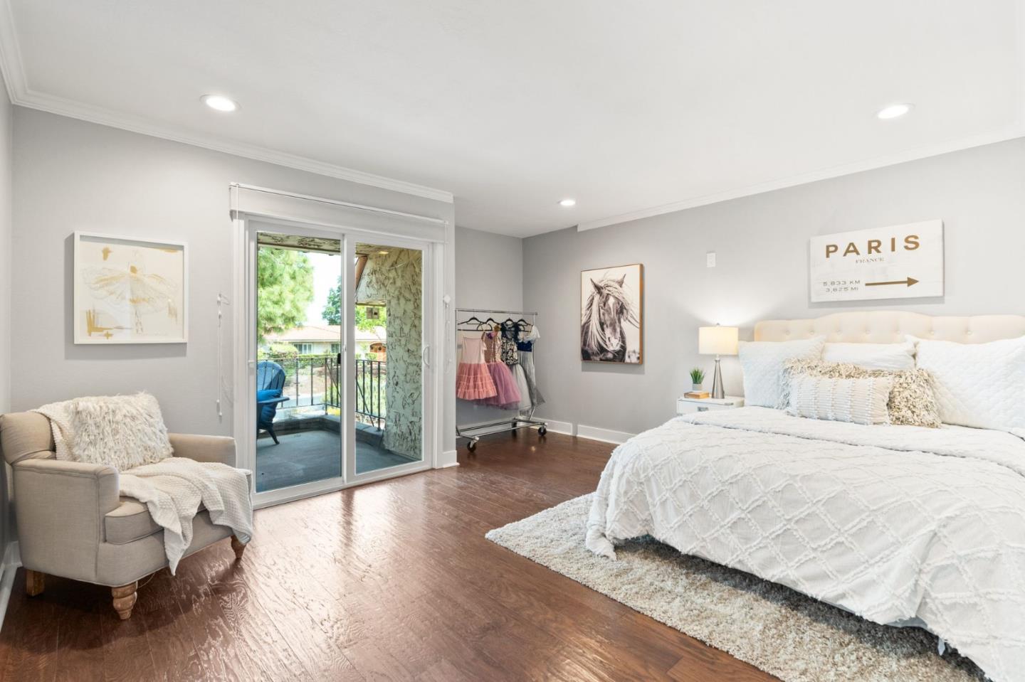 283 Casitas Bulevar