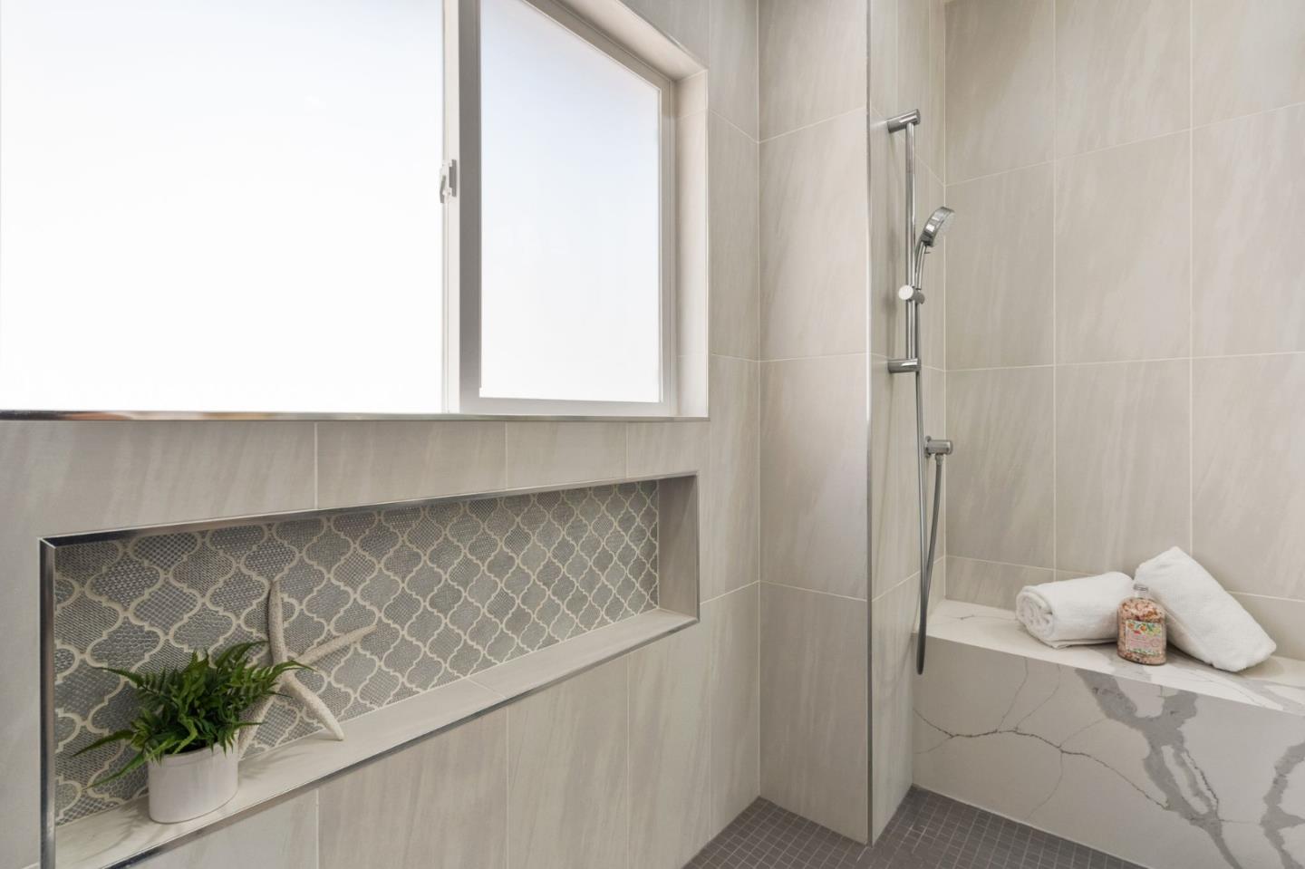 283 Casitas Bulevar
