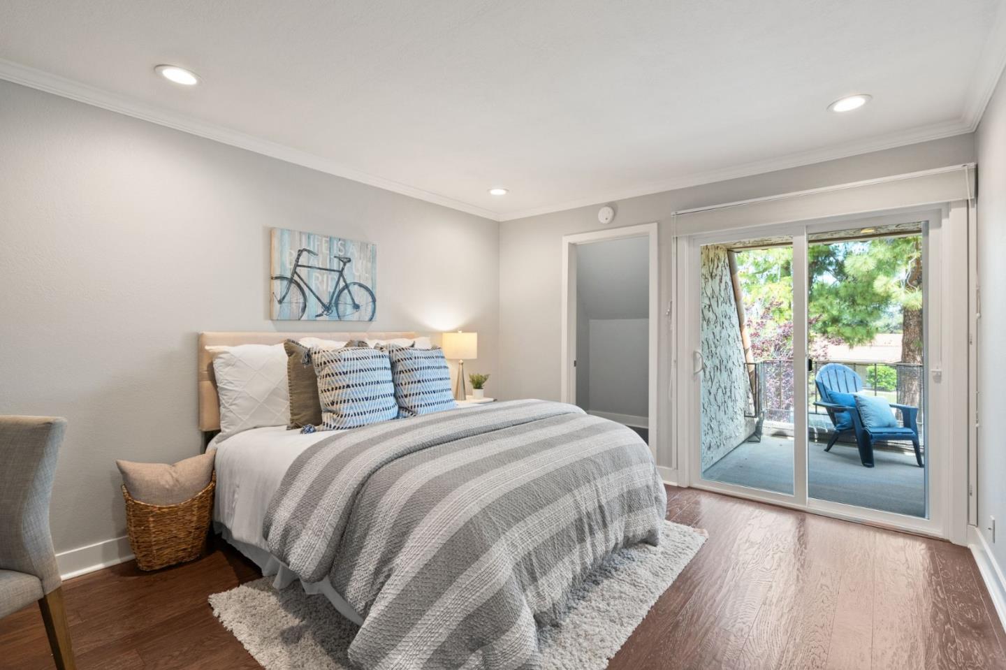 283 Casitas Bulevar