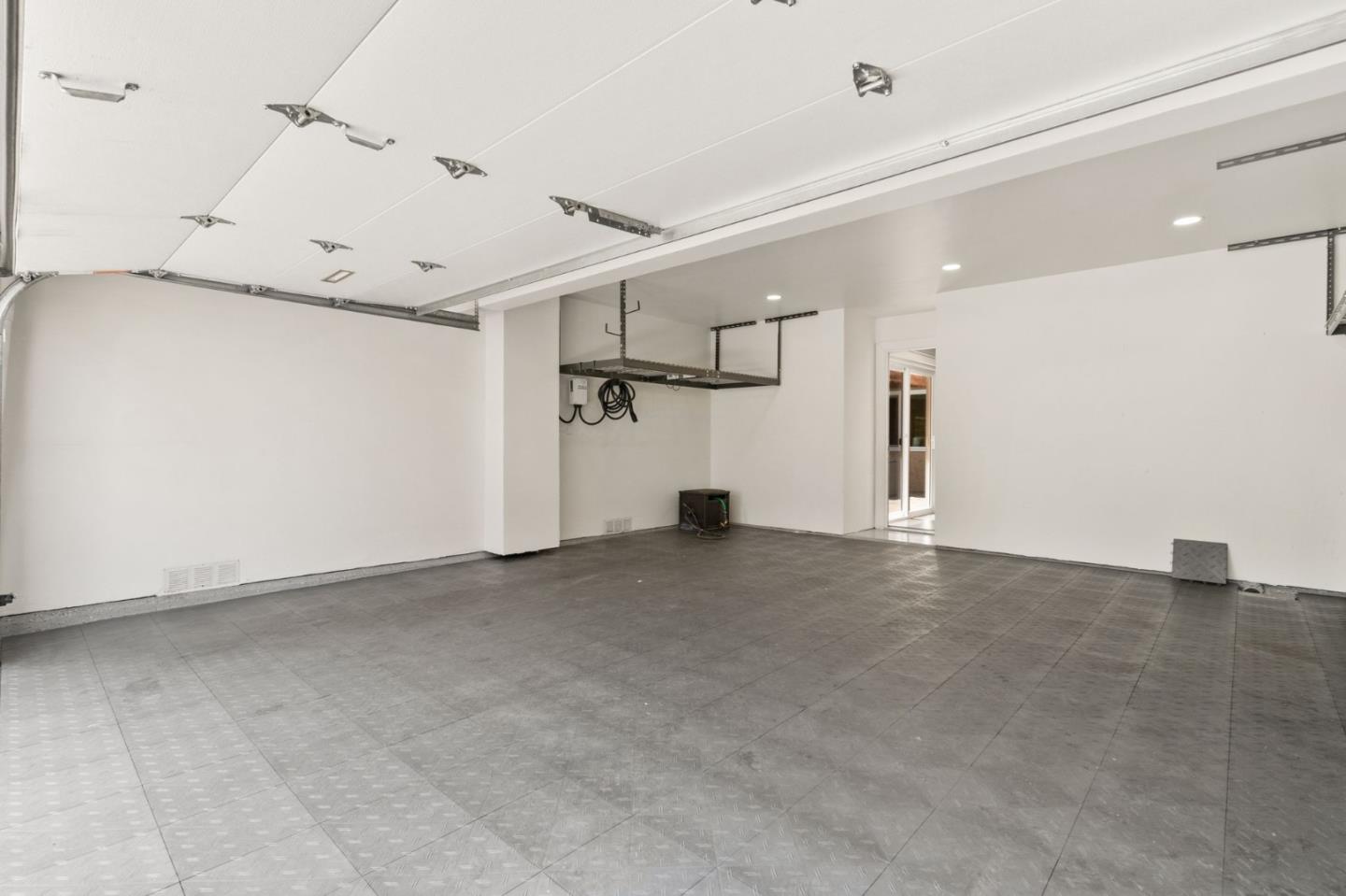 283 Casitas Bulevar