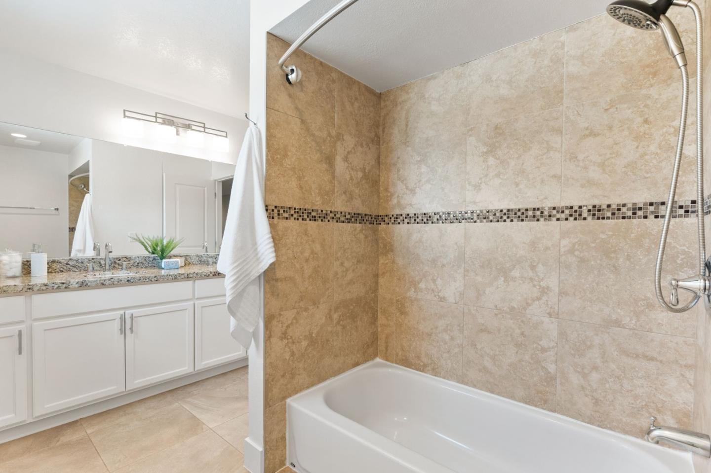 283 Casitas Bulevar