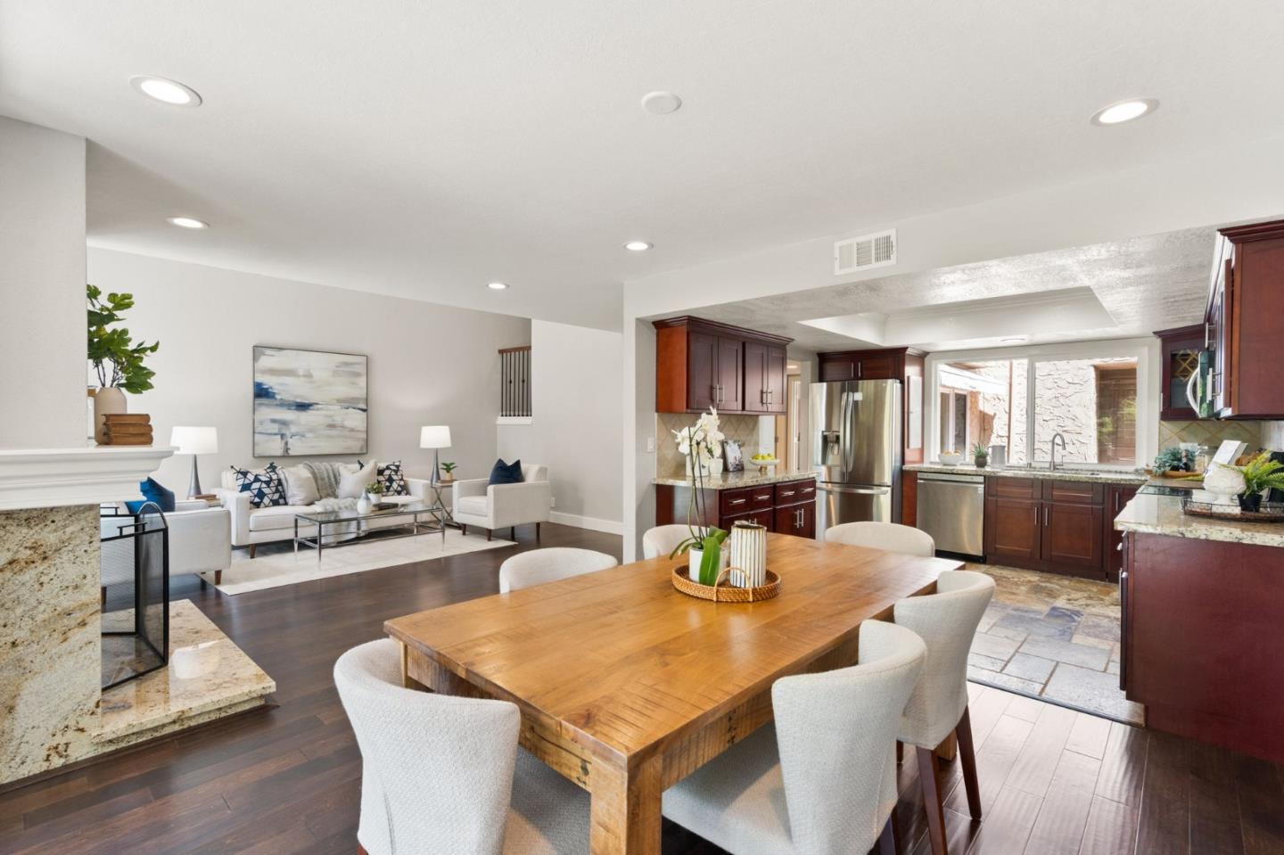 283 Casitas Bulevar