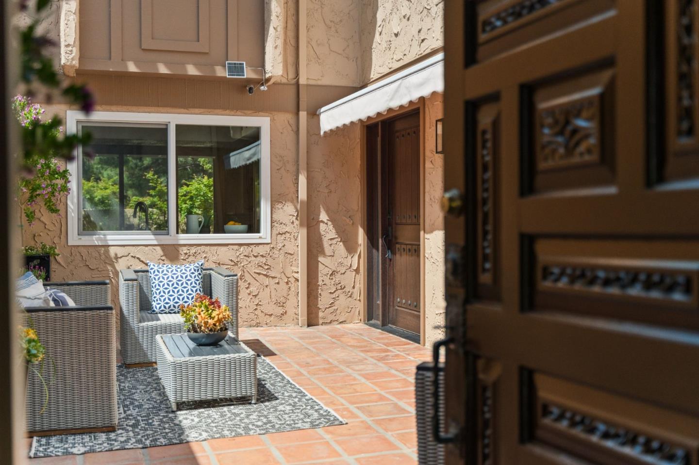 283 Casitas Bulevar