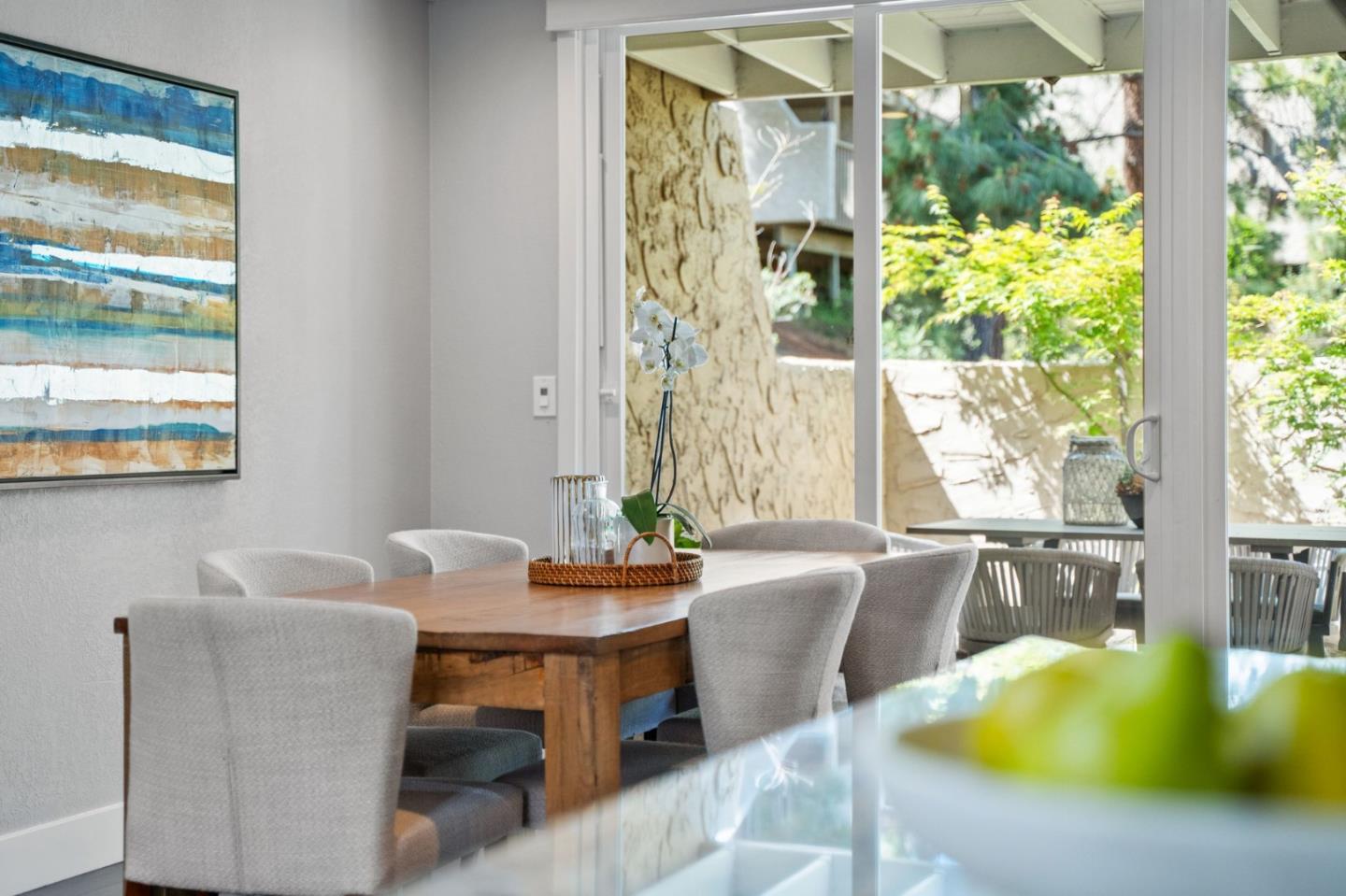 283 Casitas Bulevar