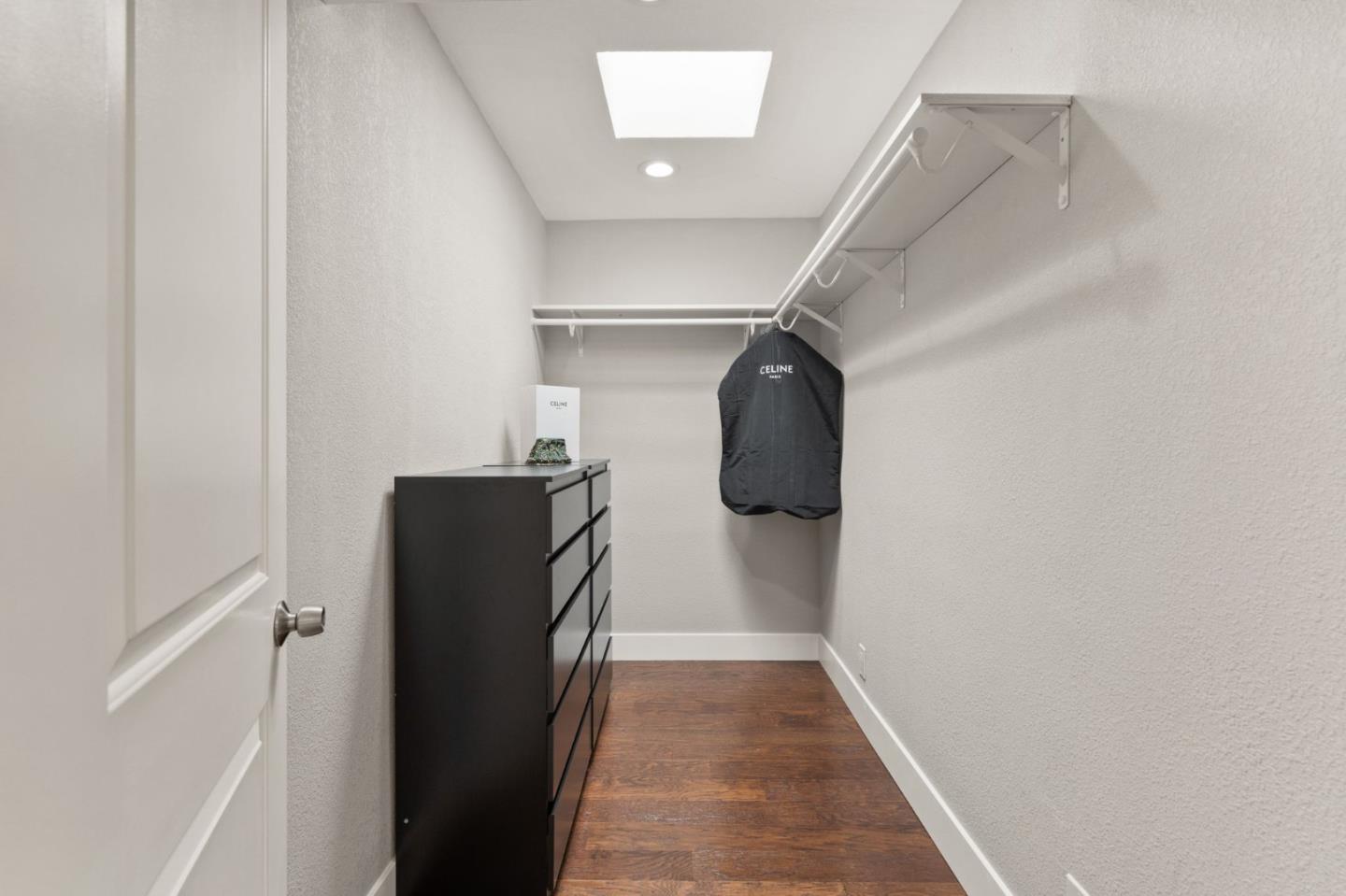 283 Casitas Bulevar