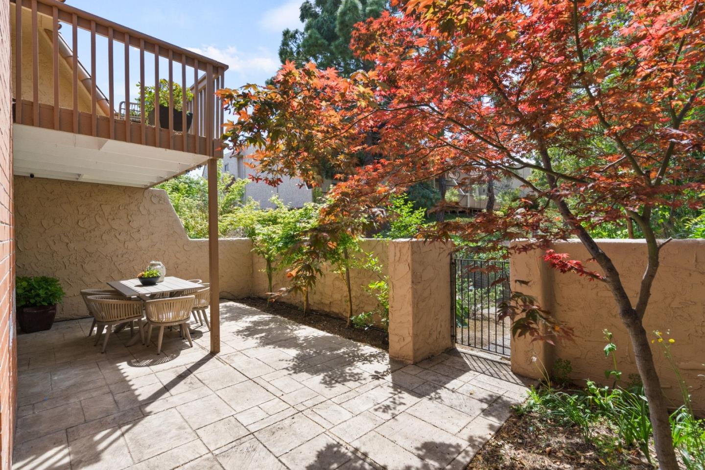 283 Casitas Bulevar