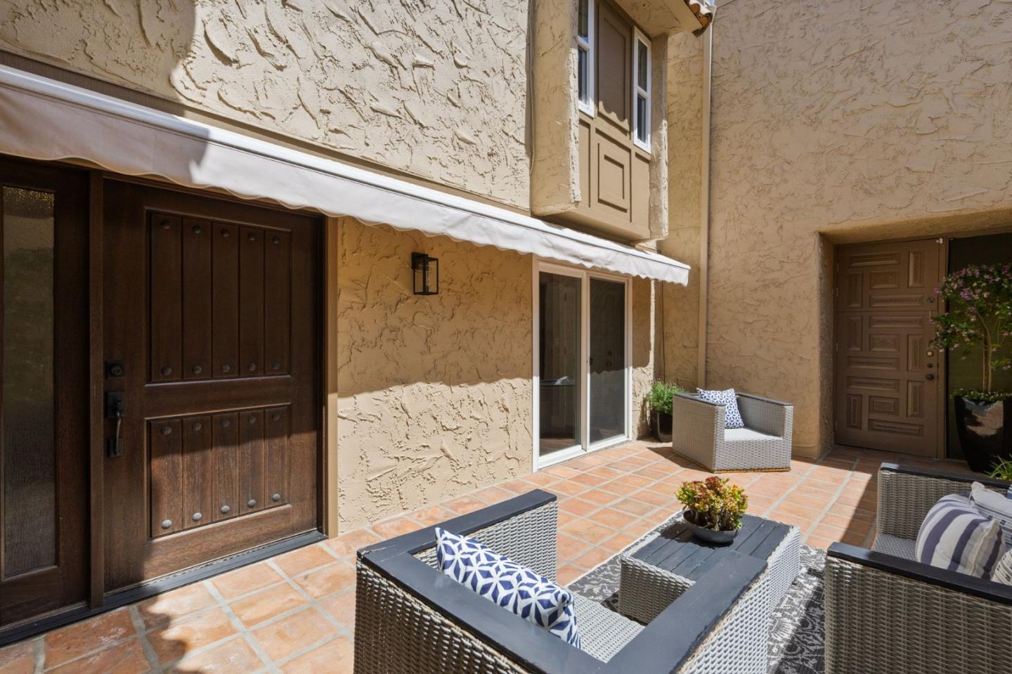 283 Casitas Bulevar