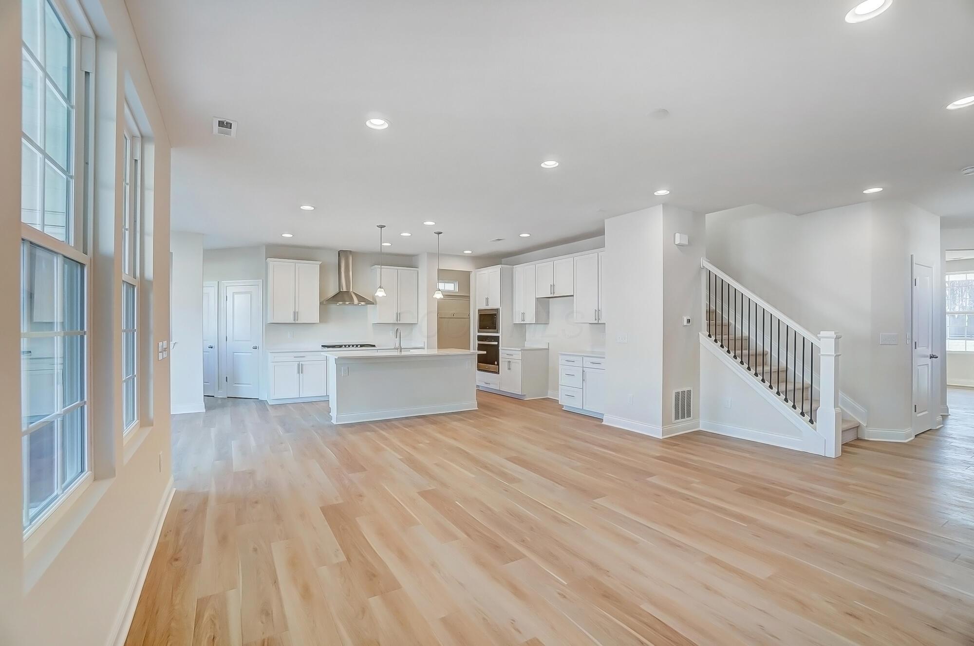 8706 Apricot Way