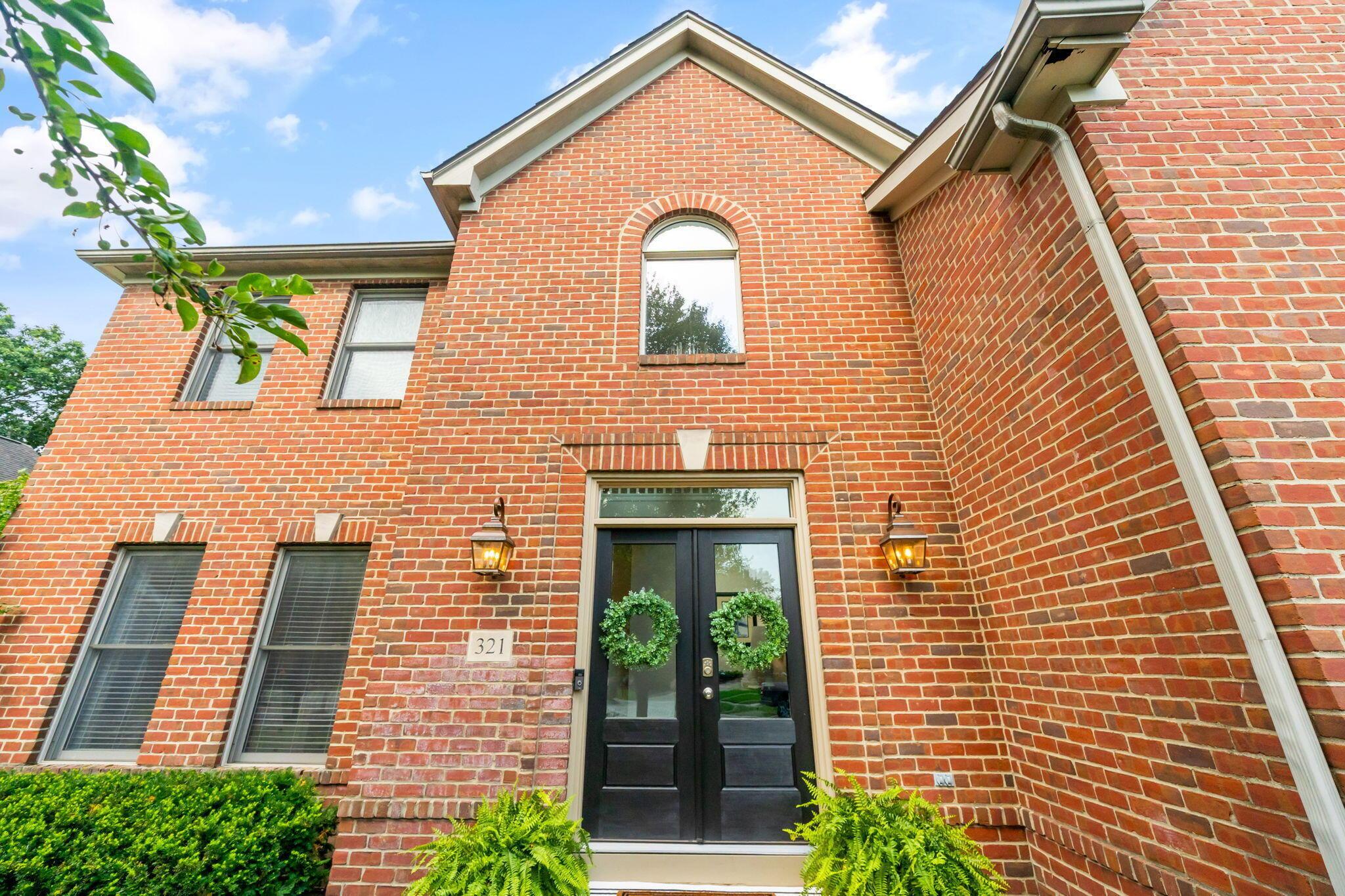 321 Ashmoore Circle W