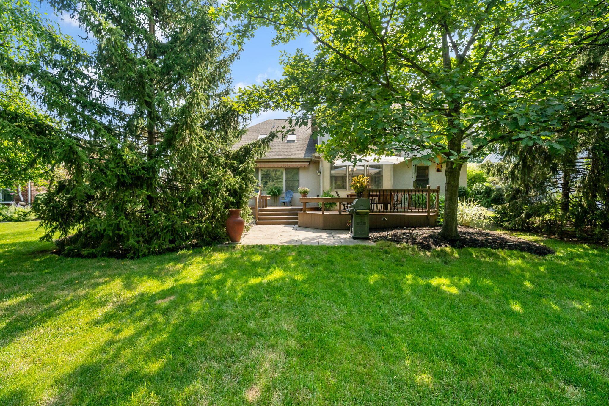 321 Ashmoore Circle W