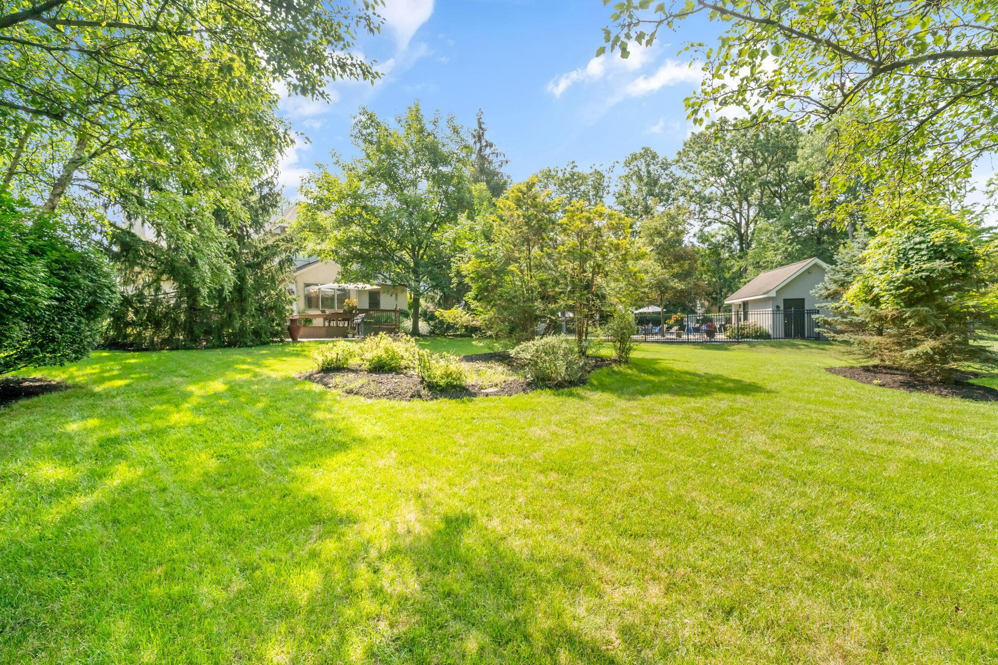 321 Ashmoore Circle W