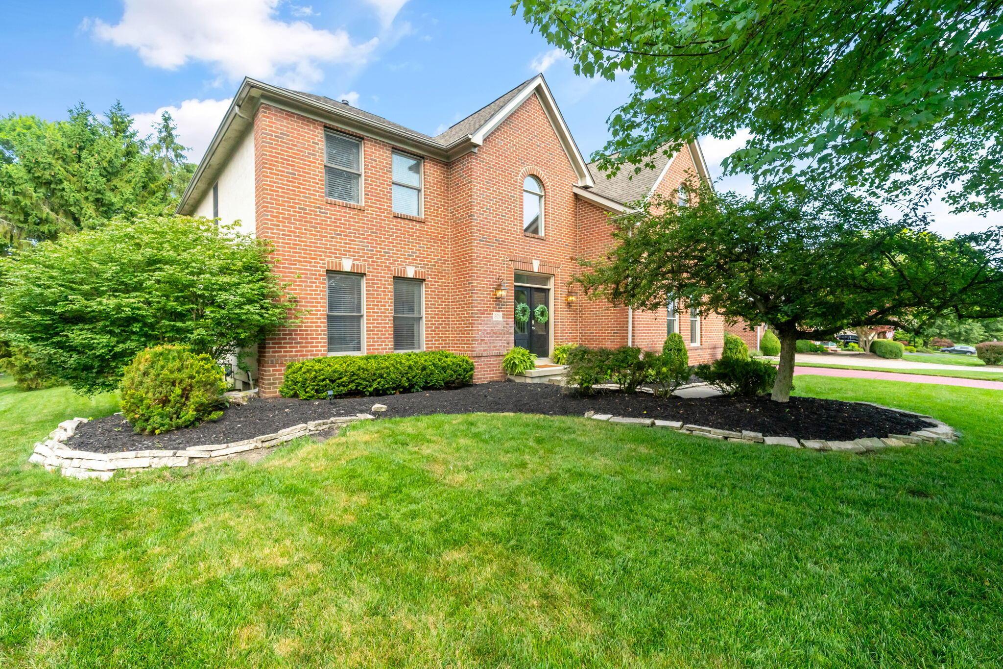 321 Ashmoore Circle W