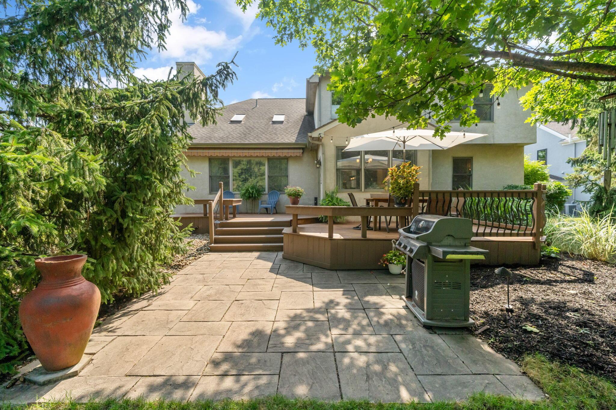 321 Ashmoore Circle W
