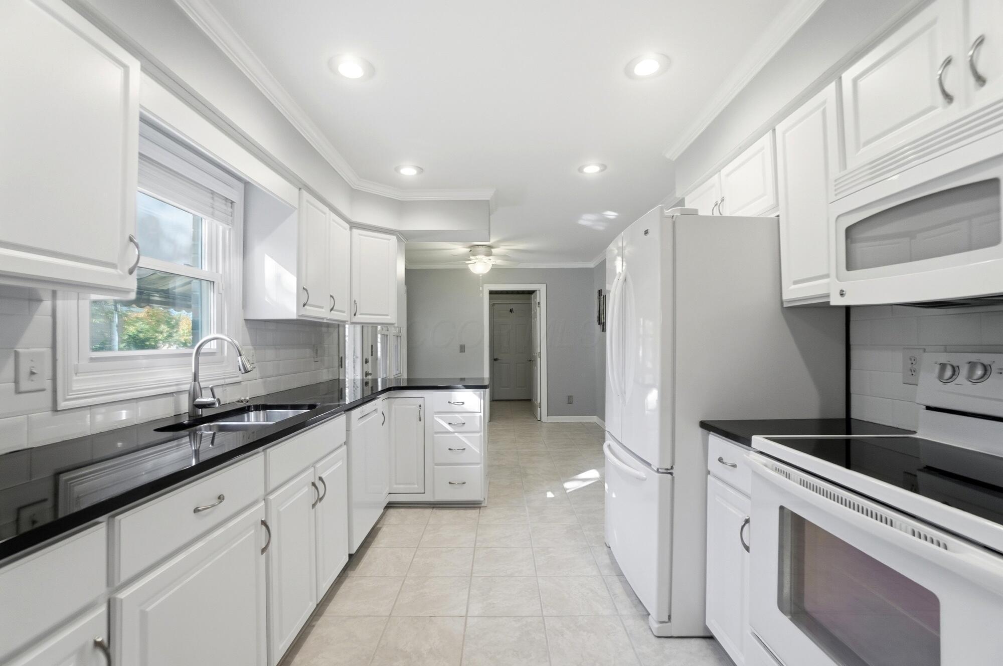 5672 Barry Trace