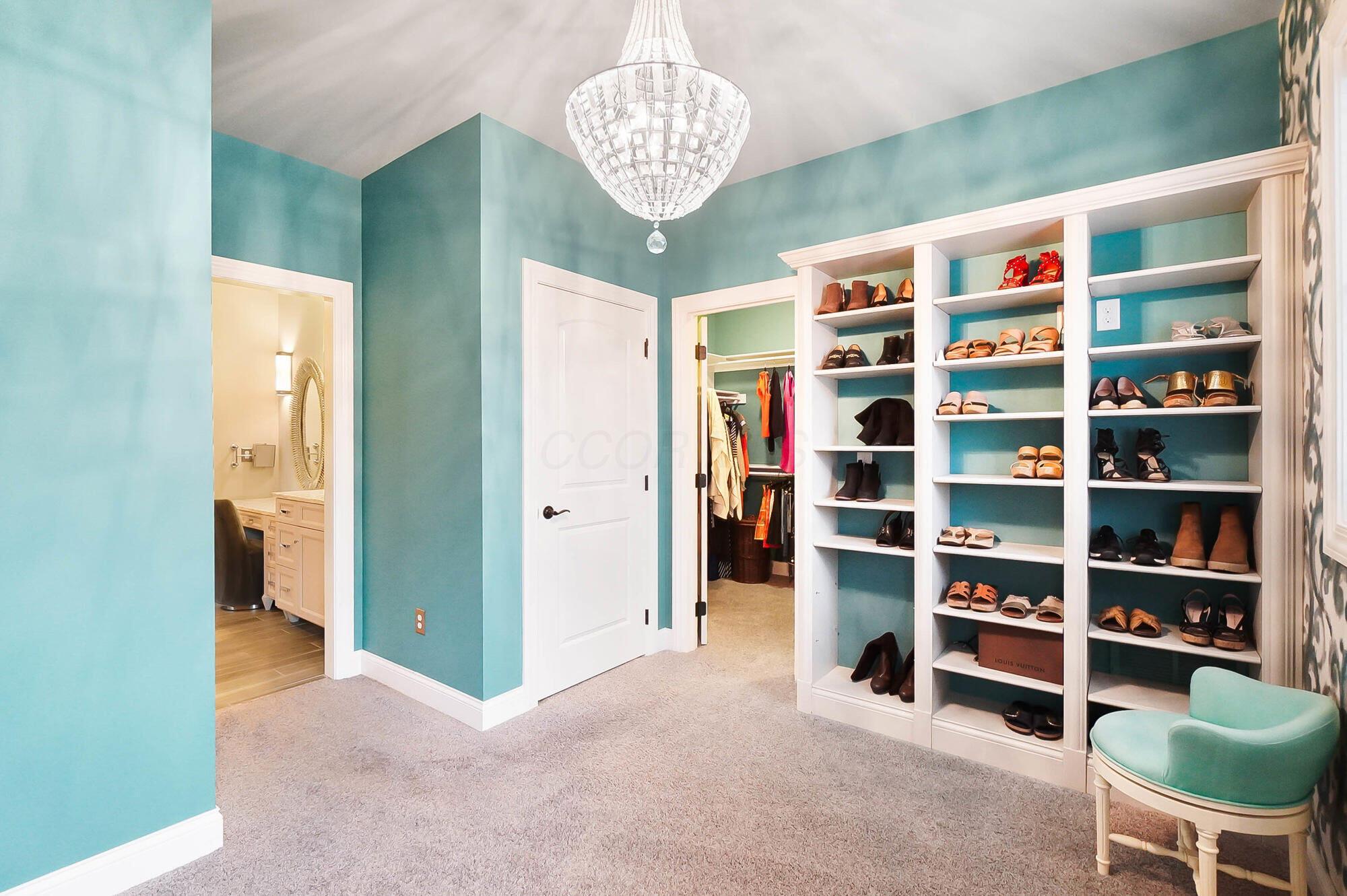7126 Wilton Chase