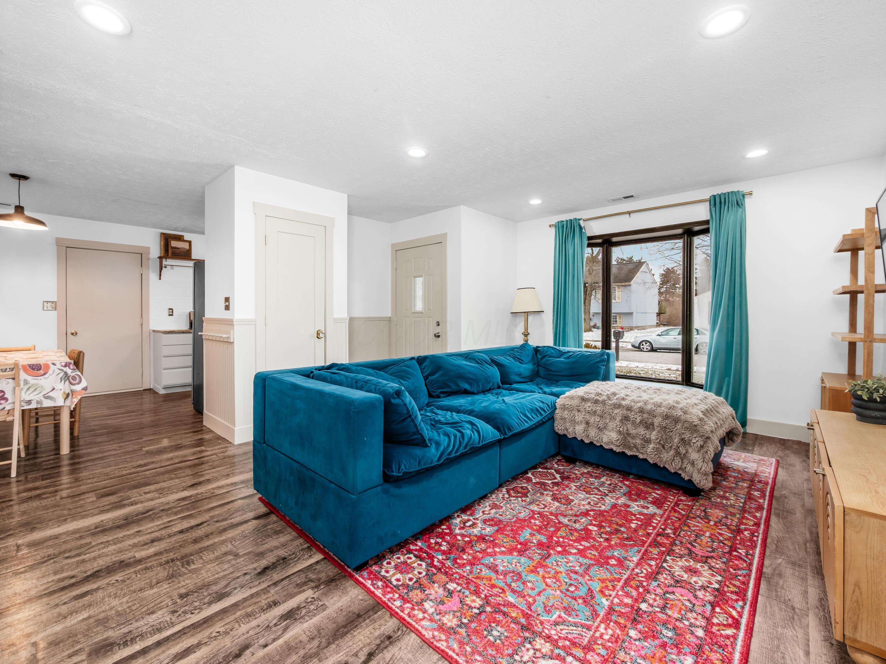 3996 Deer Lake Way