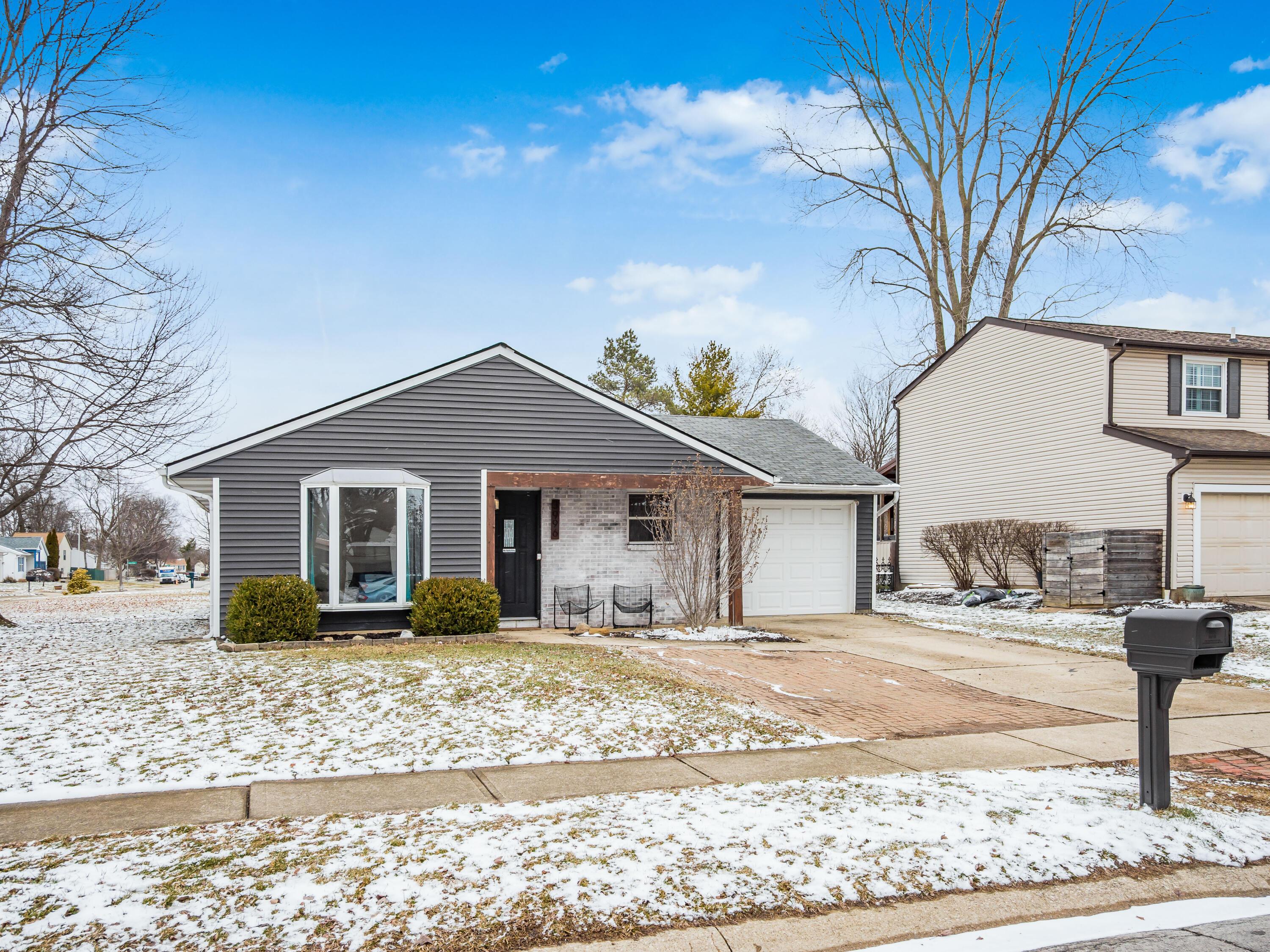 3996 Deer Lake Way