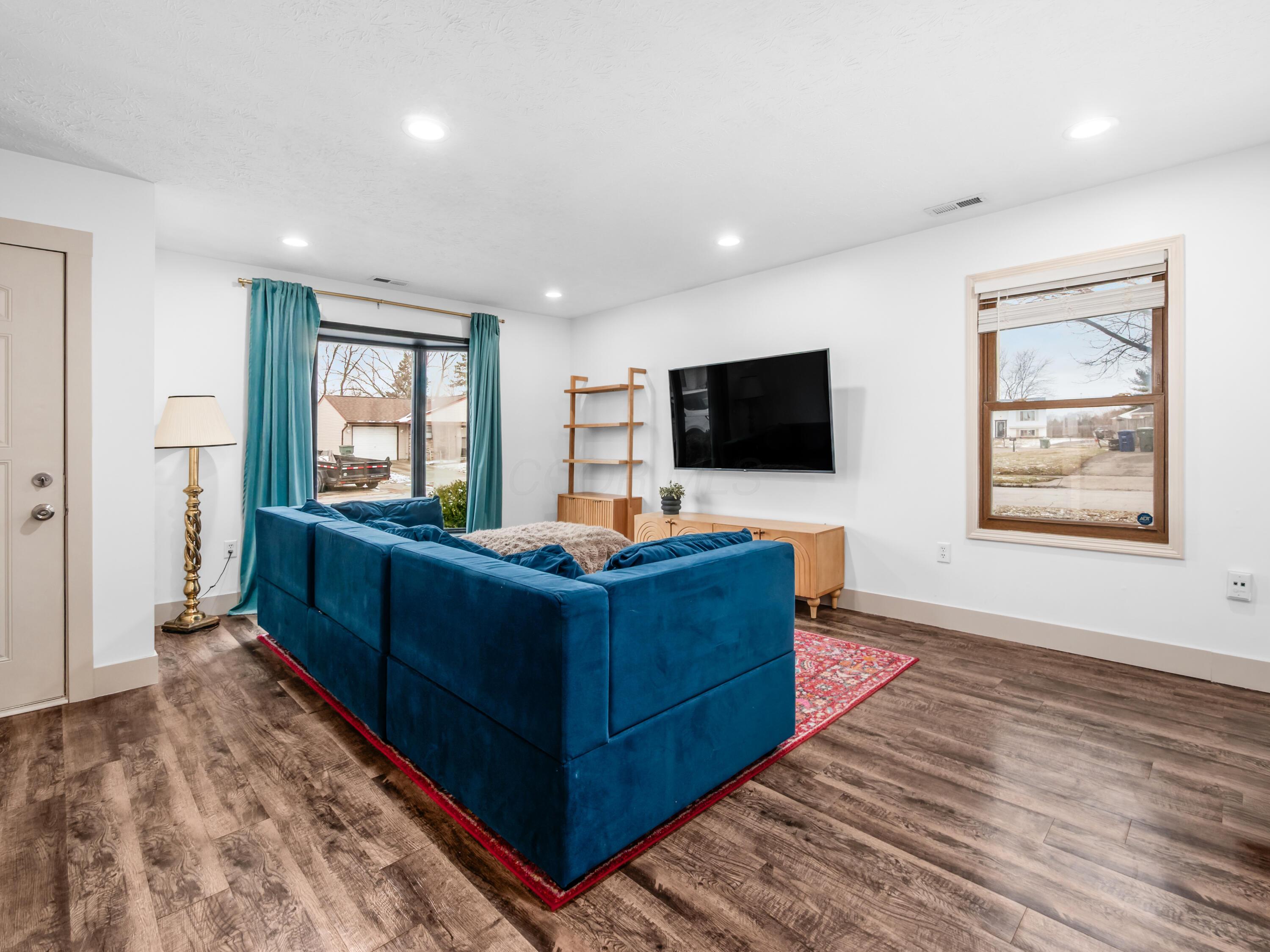 3996 Deer Lake Way