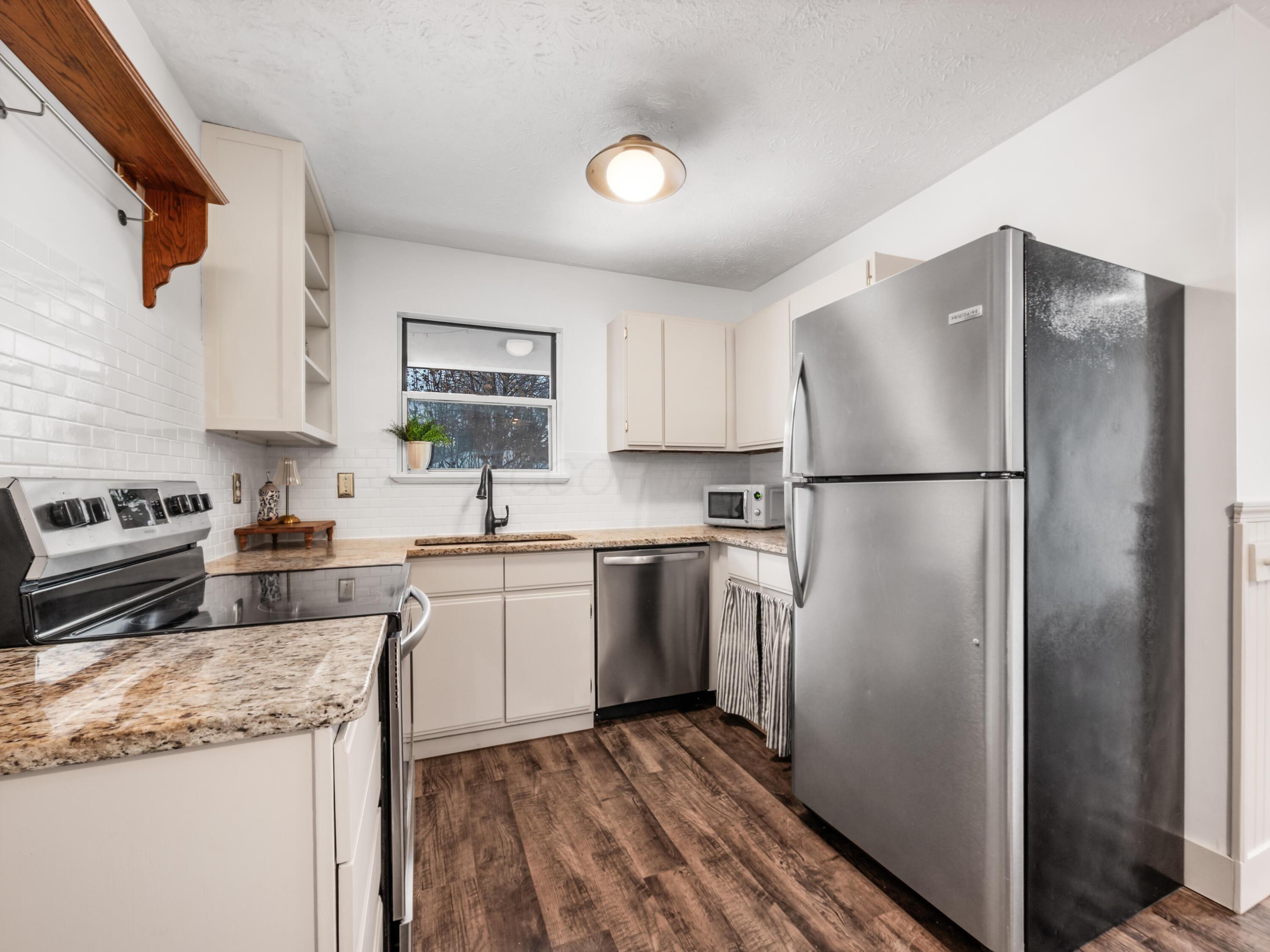 3996 Deer Lake Way